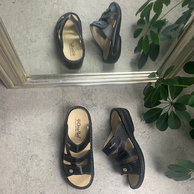 Svart skinn slip-on for knyster