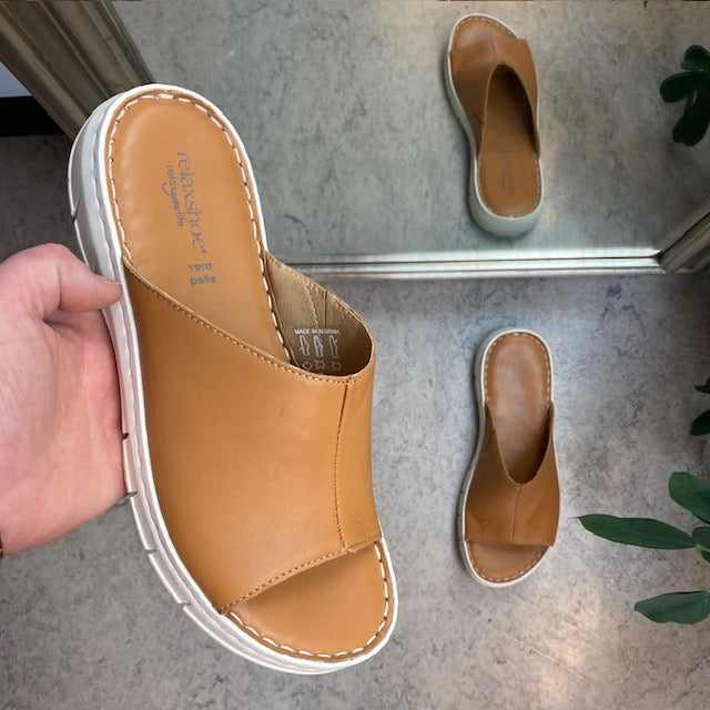 Elegant brun slip-on i skinn fra Relaxshoe