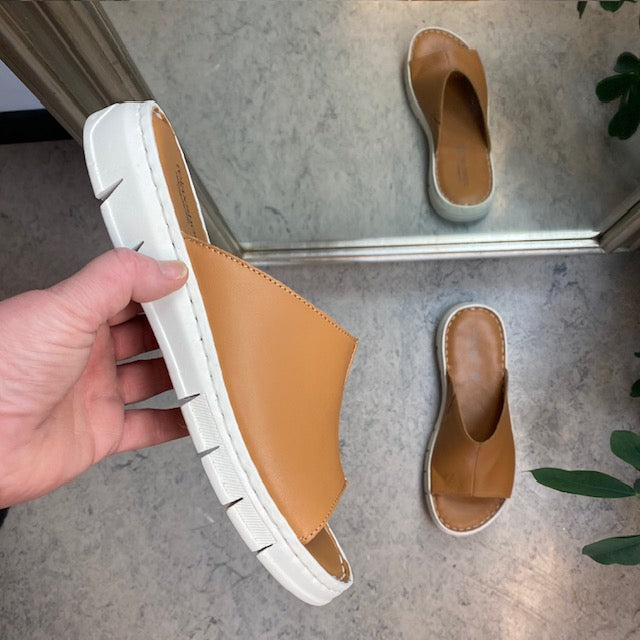 Elegant brun slip-on i skinn fra Relaxshoe
