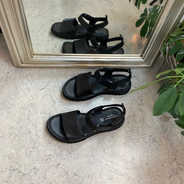 Lekker myk og fleksibel skinnsandale i svart fra Relaxshoe