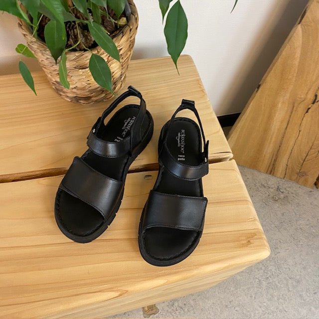 Lekker myk og fleksibel skinnsandale i svart fra Relaxshoe