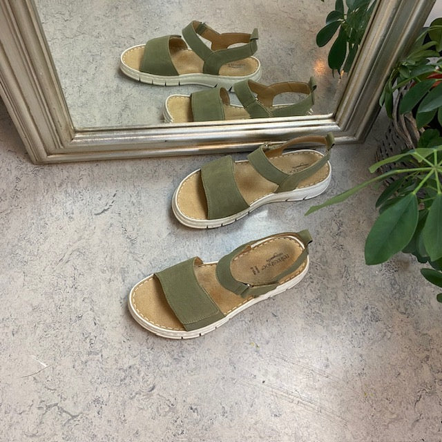 Myk og fleksibel skinnsandal i matt grønn fra Relaxshoe