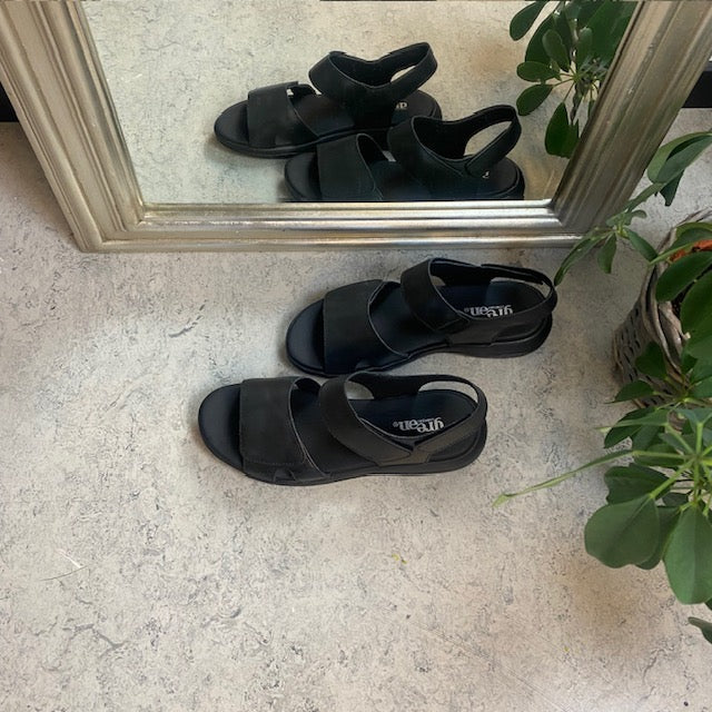 Svart skinnsandal fra Green Comfort