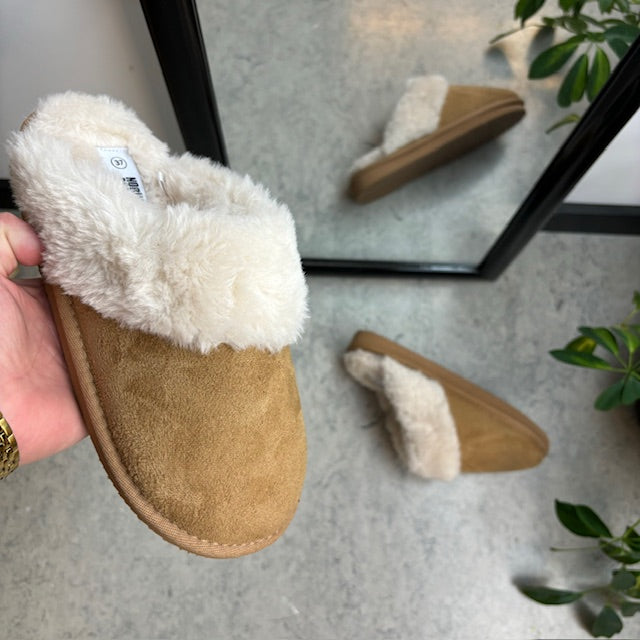 Brune slip-on hjemmesko med god bredde