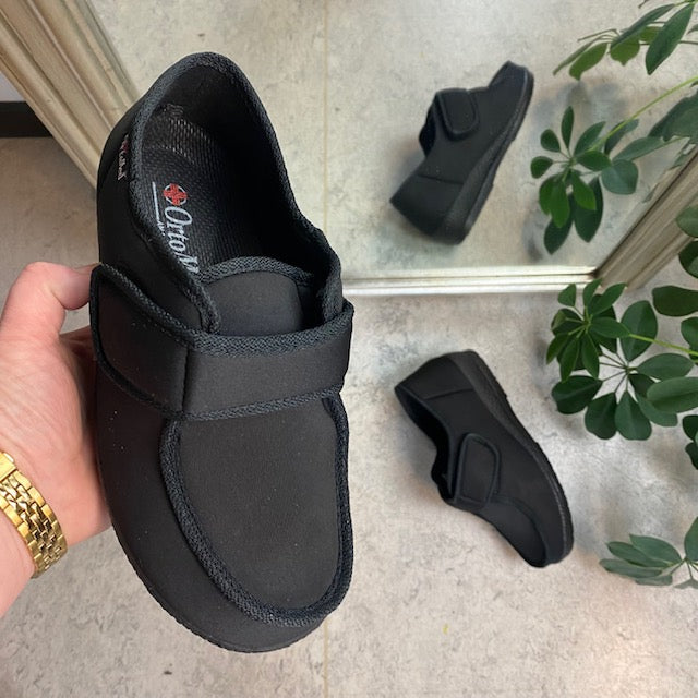 Bred ortopedisk sko med velcro og god plass