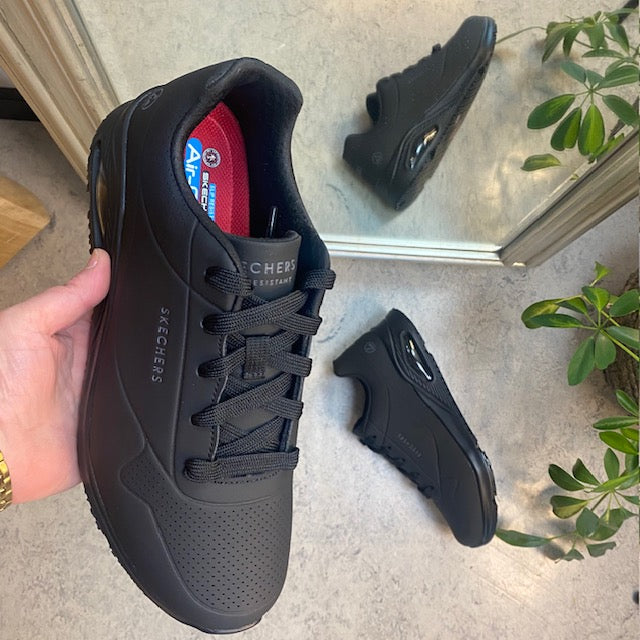 Svart sklisikker arbeidssko fra Skechers med ESD