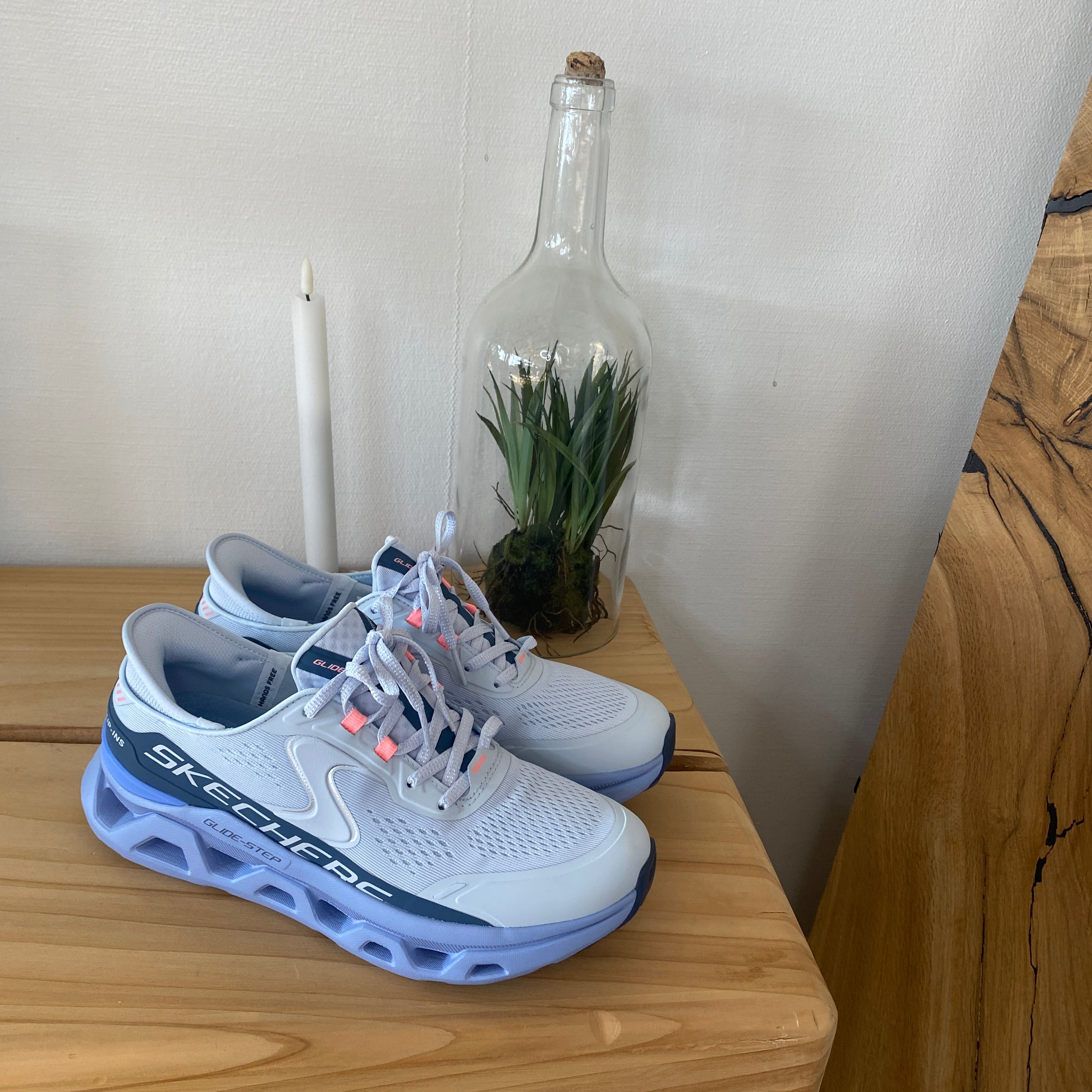 Skechers Glide-Step Aldus i lys blå – slip-on sneaker med svangstøtte og støtdemping