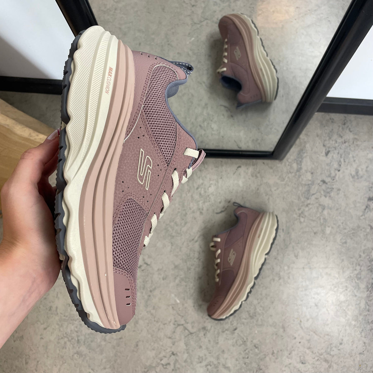 Skechers Adventure sko - støtdempende damesko med ekstra plass og komfort