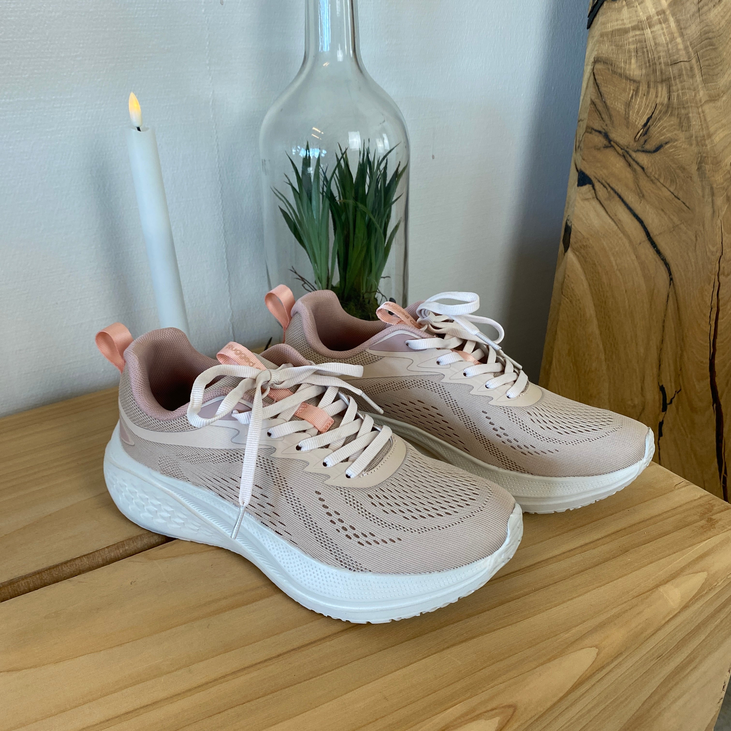 Rugged Gear Simple Sport – lett og komfortabel sneaker i rosa
