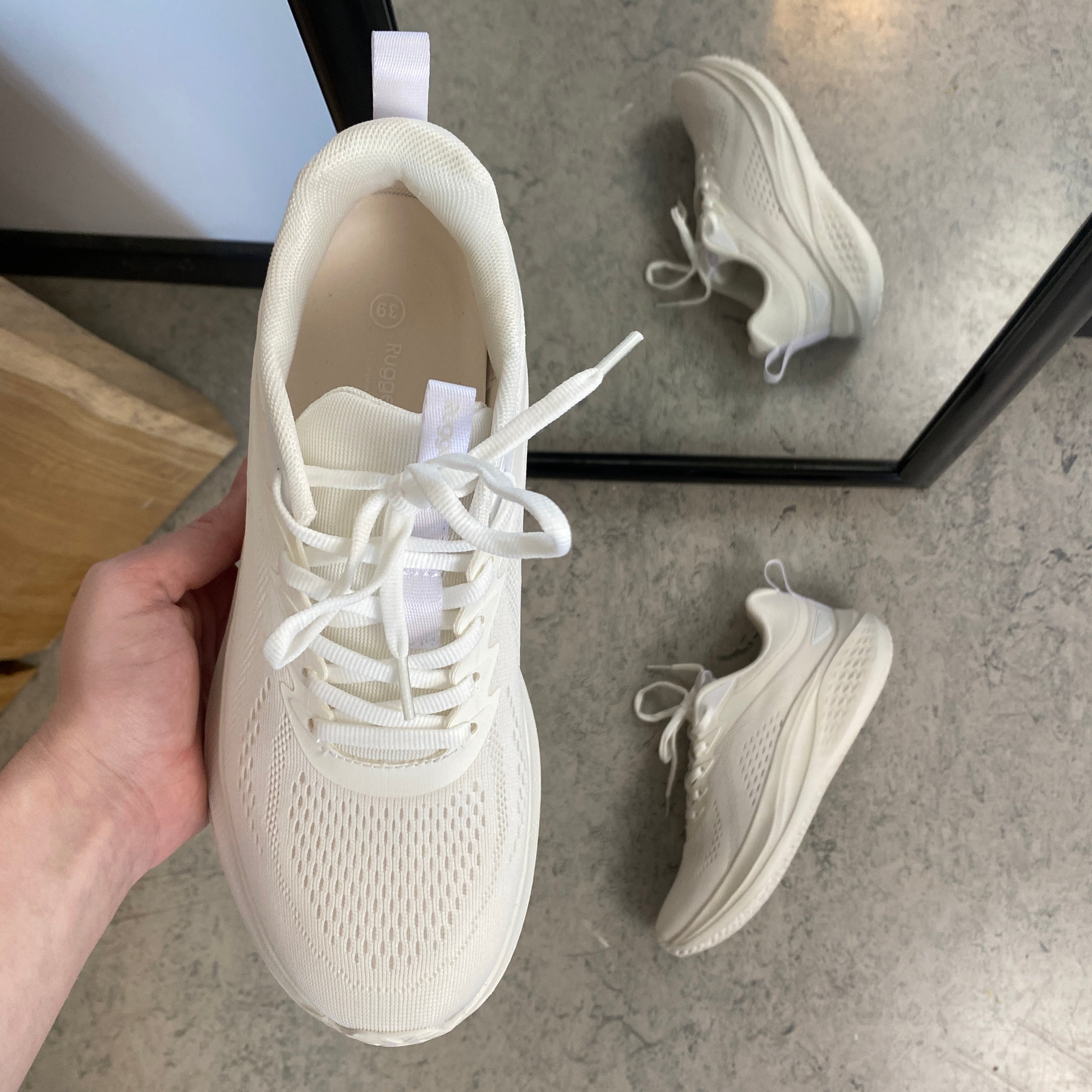 Rugged Gear Simple Sport – lett og komfortabel sneaker i hvit