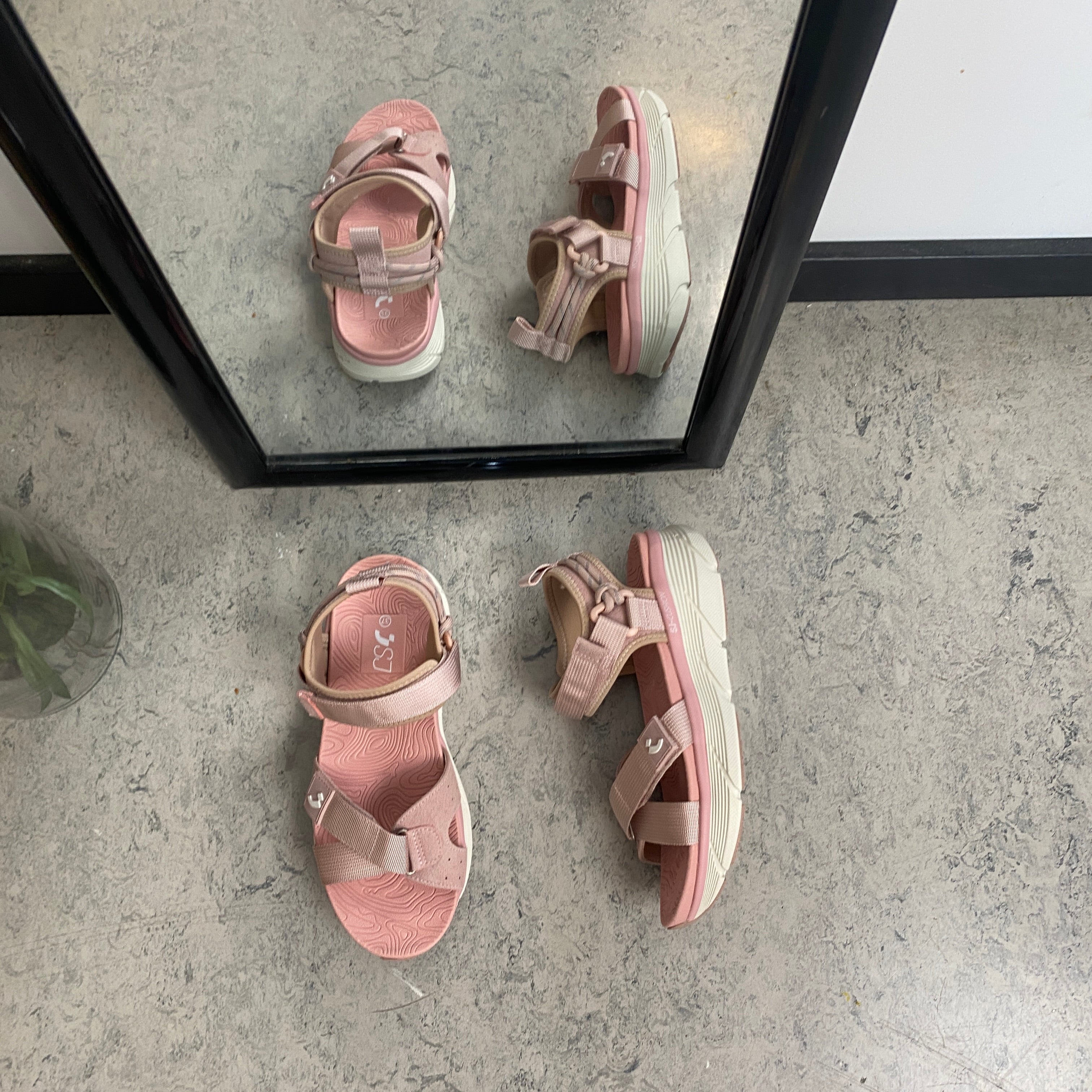Rosa sandal – Sykepleiebutikk.no