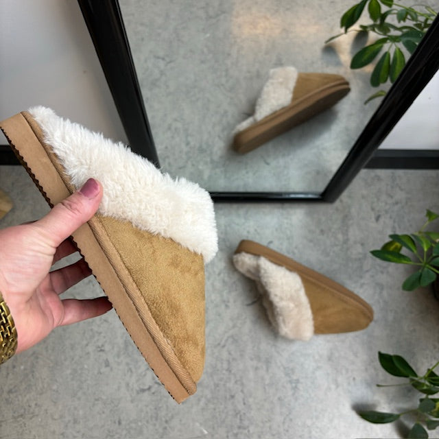 Brune slip-on hjemmesko med god bredde