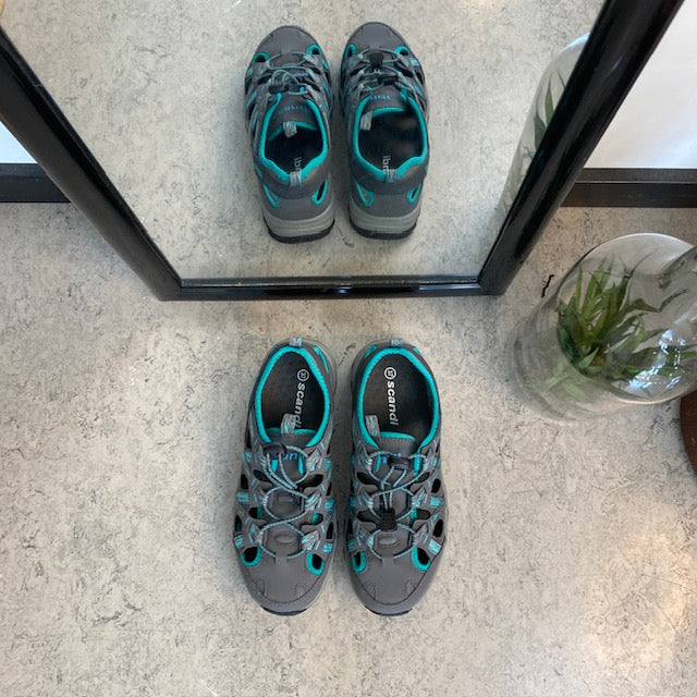 Lukket trekkingsandal – Komfort, støtte og ventilasjon i ett design