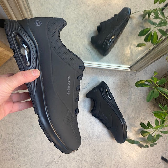 Svart sklisikker arbeidssko fra Skechers med ESD