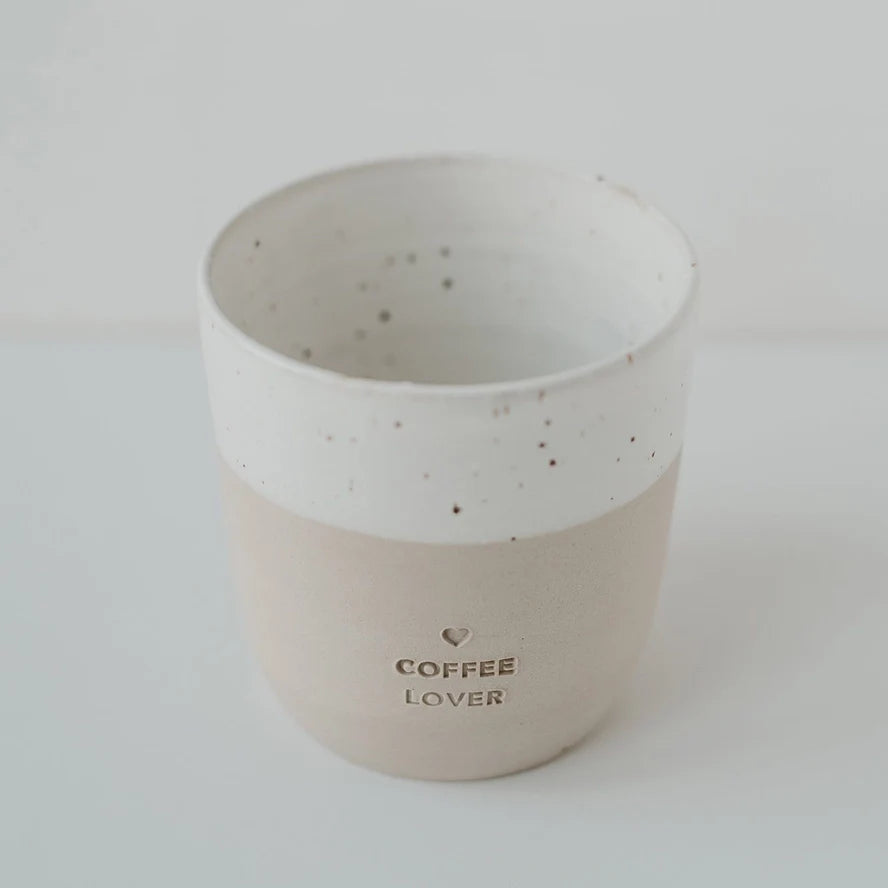 Håndlaget keramikkrus uten hank – inngravert 'Coffee Lover'