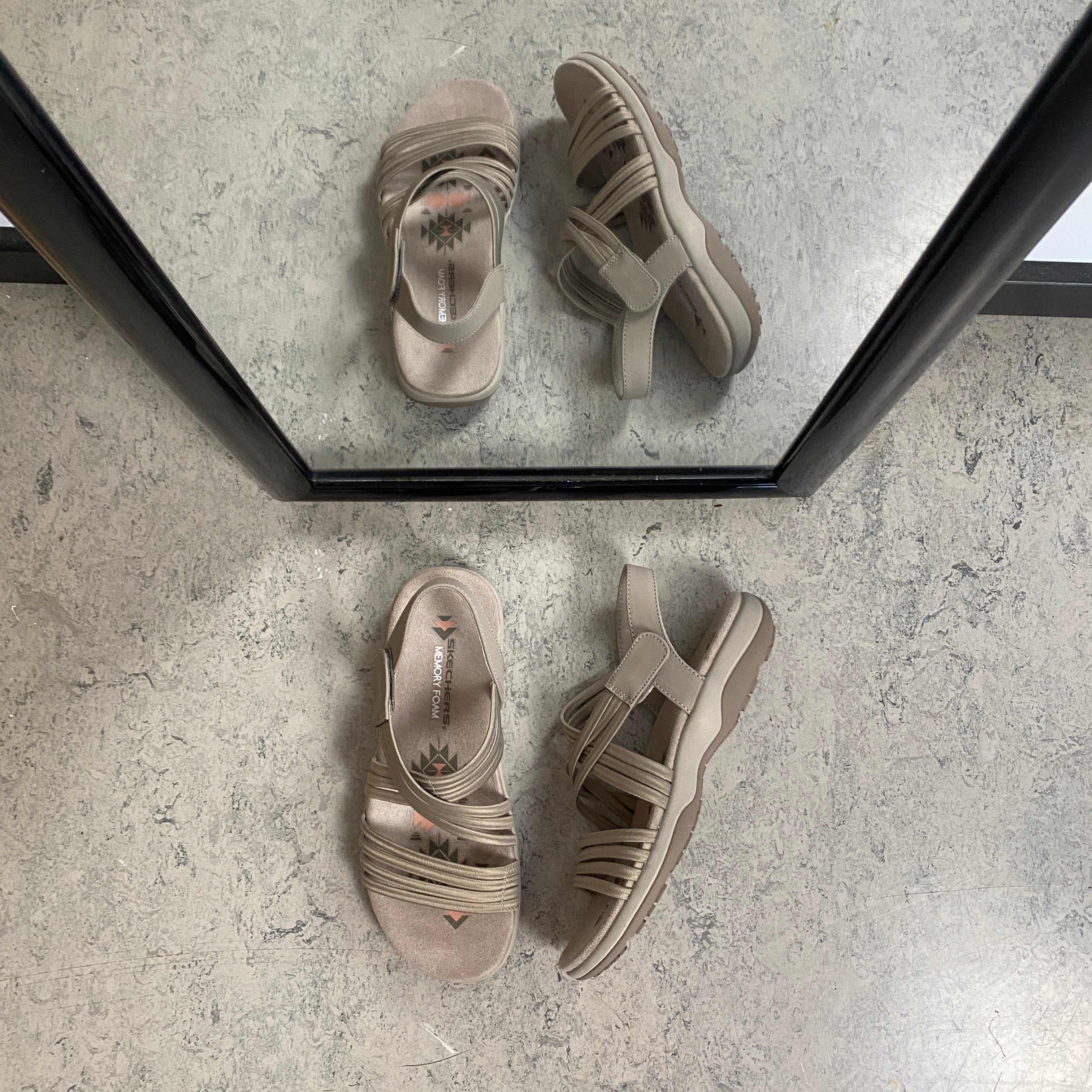 Skechers sandaler med elastiske remmer – lette, fleksible og vaskbare