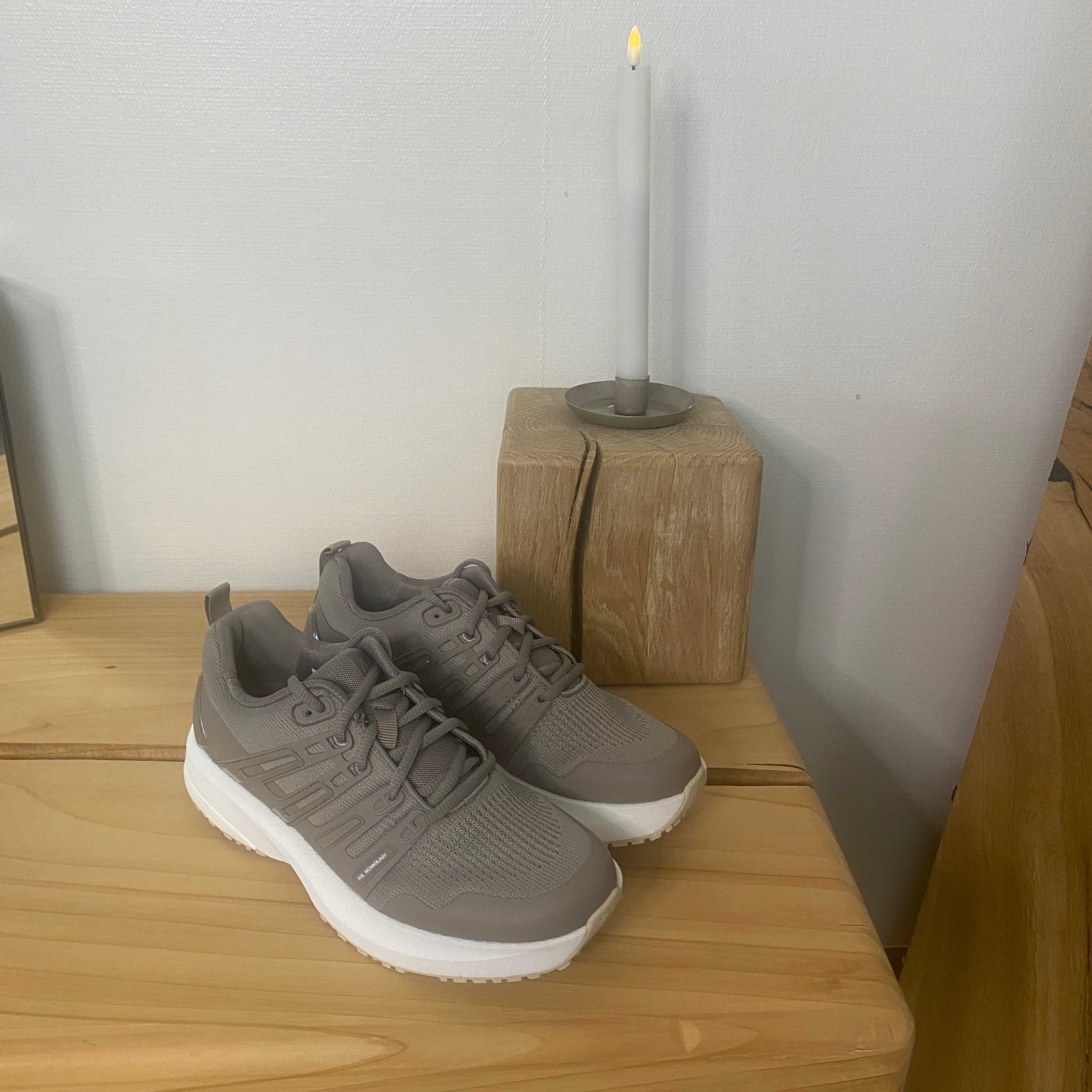 Gaitline Advance Lite – støtdempende komfort i beige med hvit såle