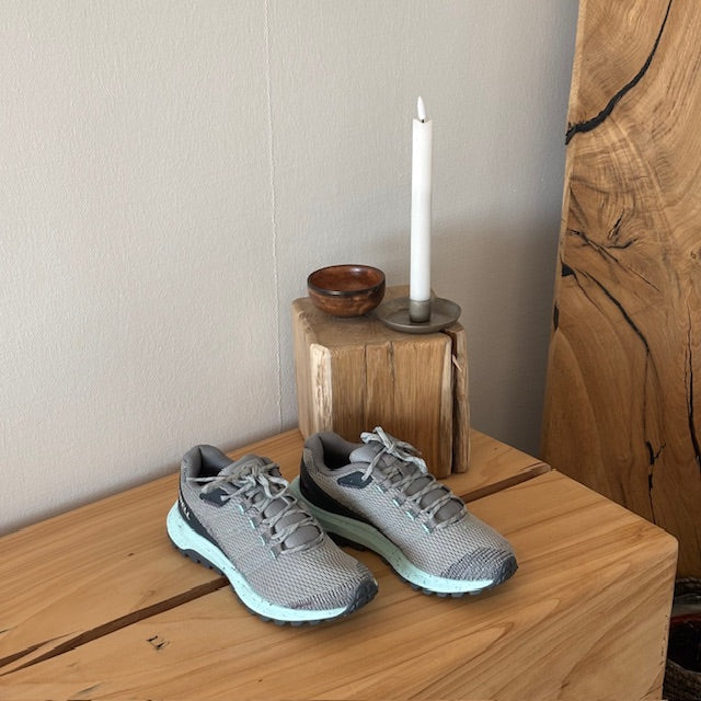 Merrell sko med strikket overdel og støtte i fotbuen