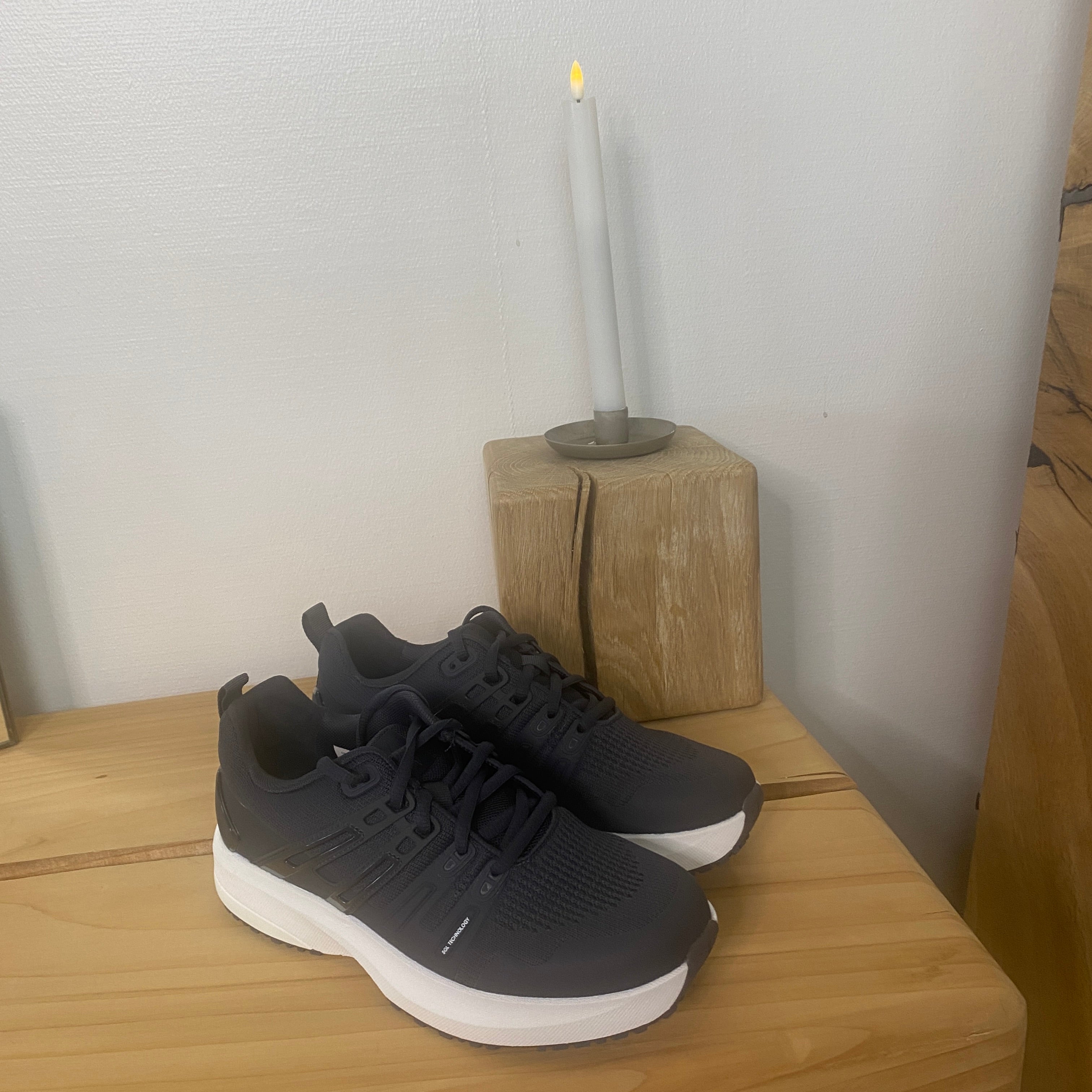 Gaitline Advance Lite – grå med hvit såle