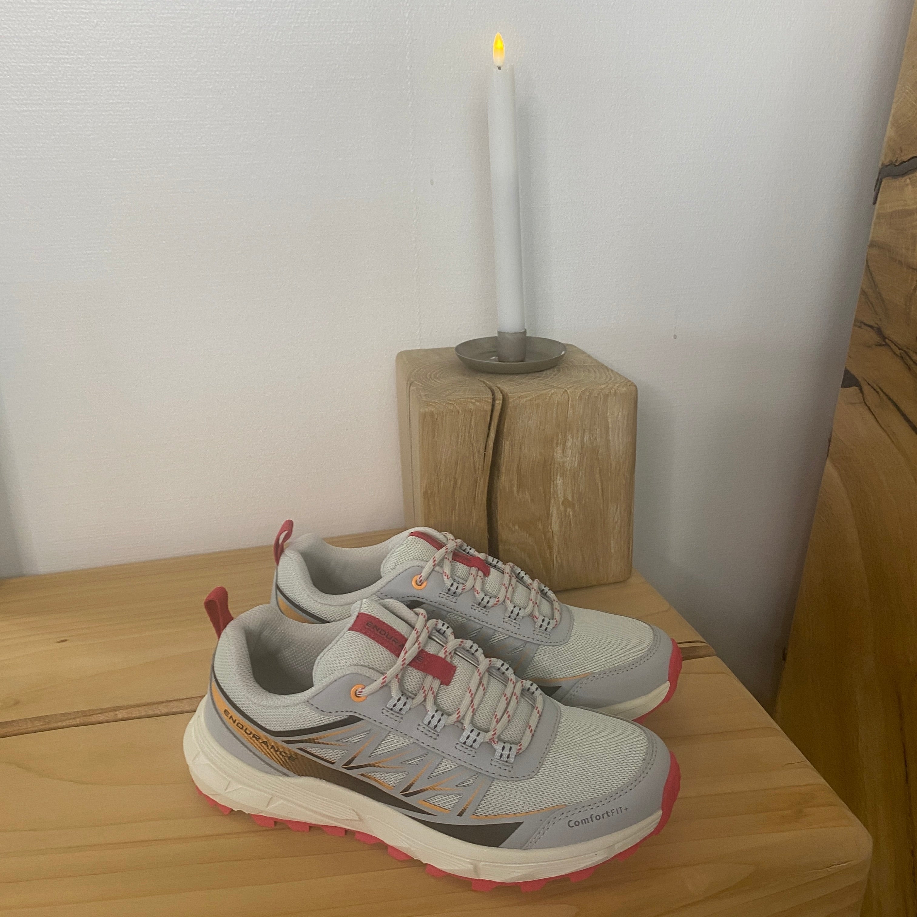 Endurance Fadell W Shoes – Lett og pustende sneaker i Glacier Grey med rosa detaljer