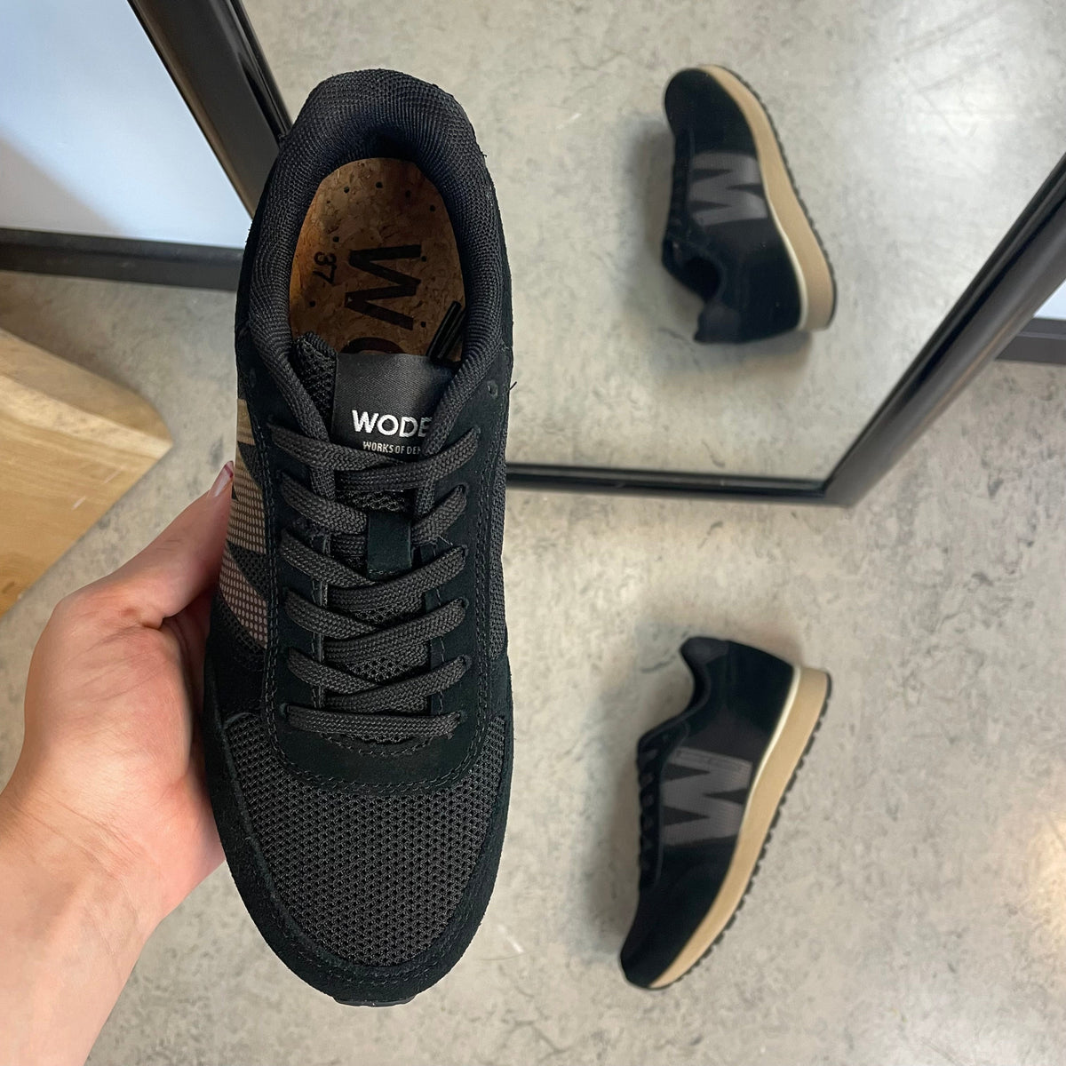 Woden Ydun Icon II – svart sneaker med lett og behagelig komfort