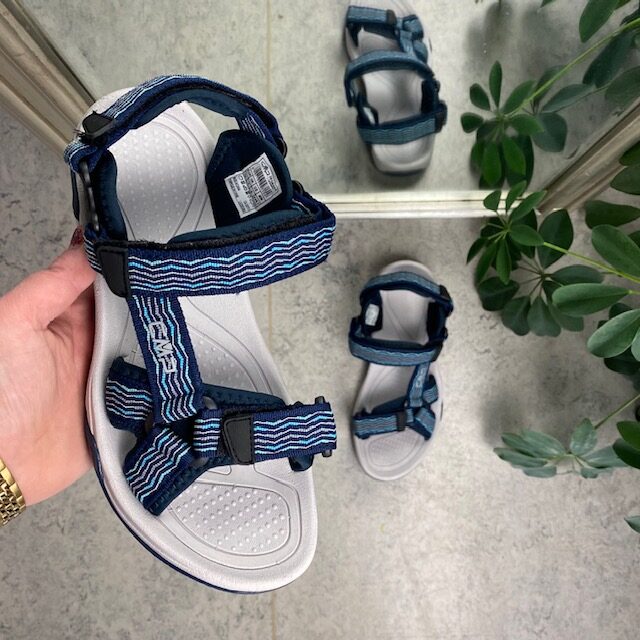 Blå sportsandal fra CMP med striper og god bredde