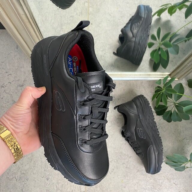 Skechers Work i svart skinn med Max Cushioning-såler