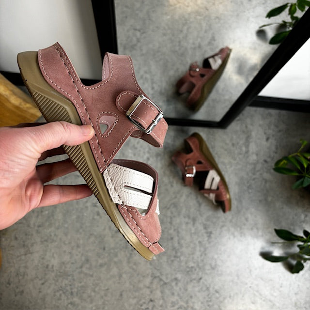 Elegant rosa sandal med svangstøtte - OBS 2. sortering