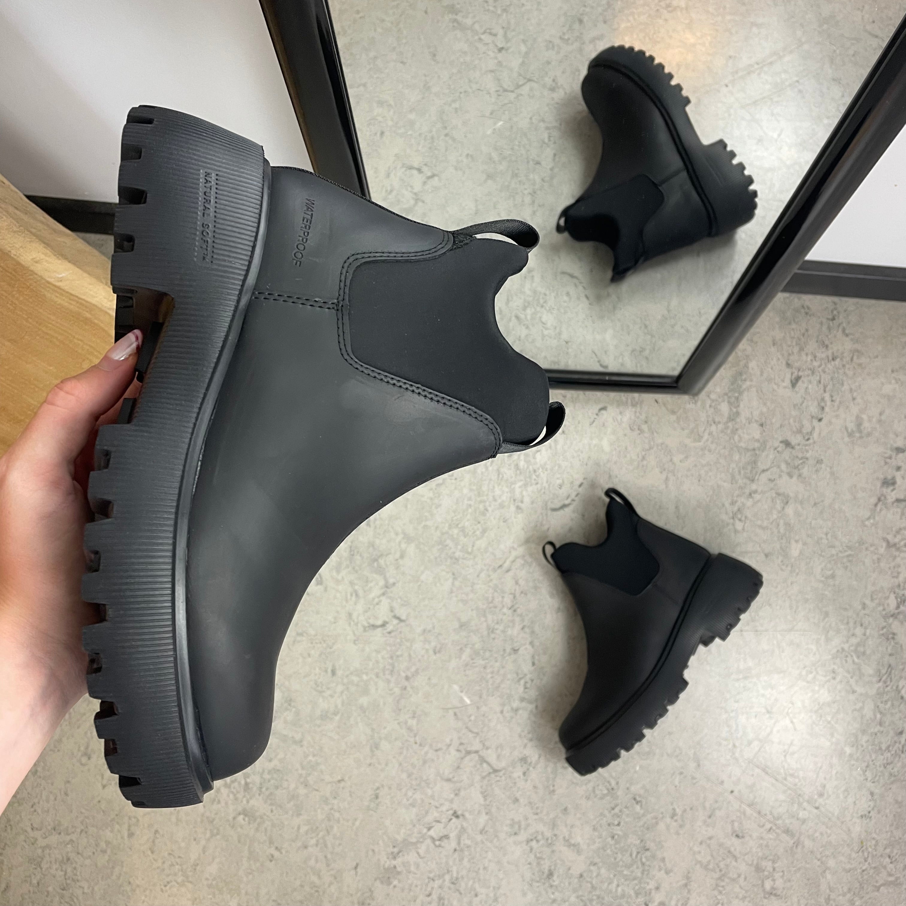 WODEN Isabella Waterproof – lett vanntett gummistøvel med støtabsorberende komfort