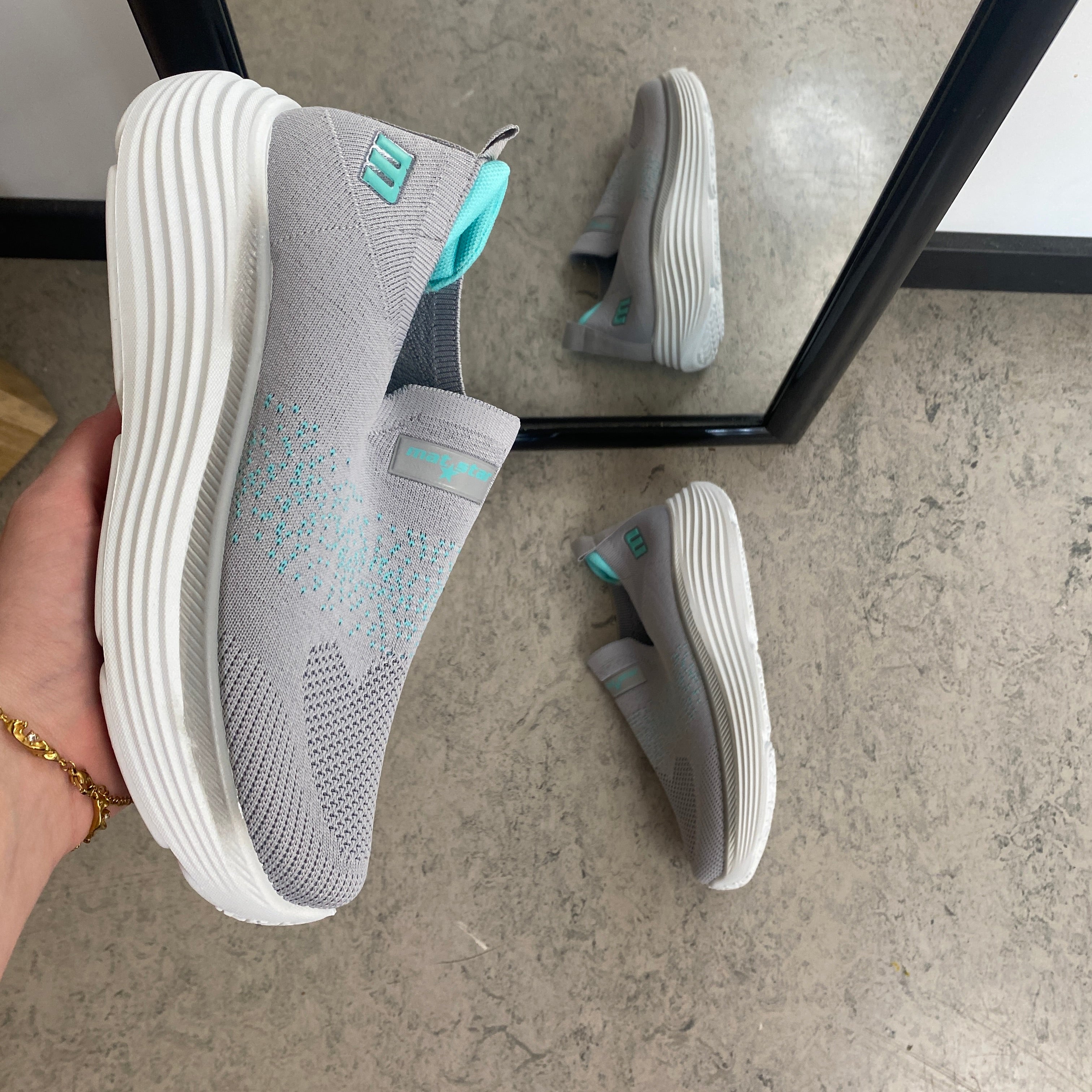 Grå slip-on komfortsneaker med støtabsorbering & pustende strikk