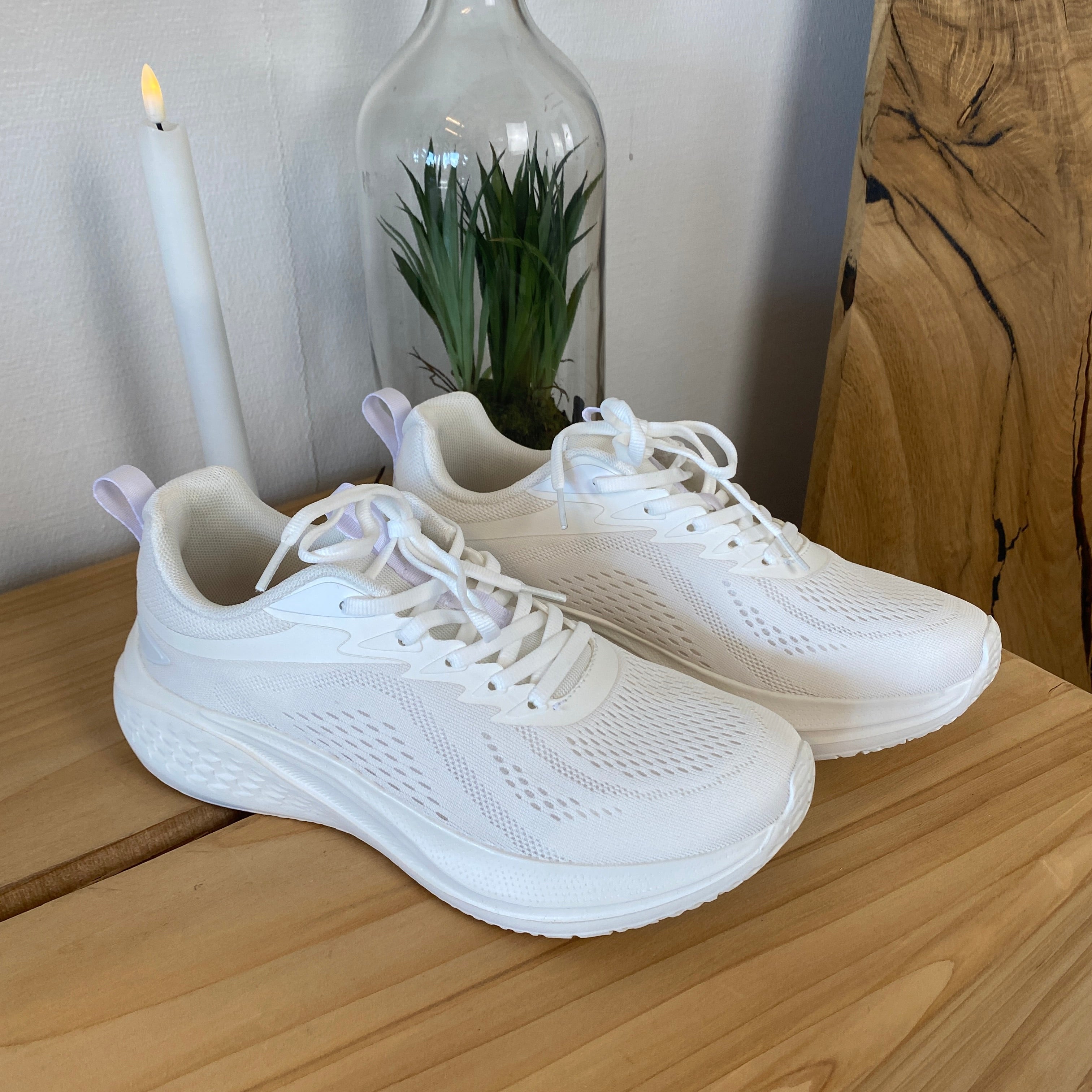 Rugged Gear Simple Sport – lett og komfortabel sneaker i hvit
