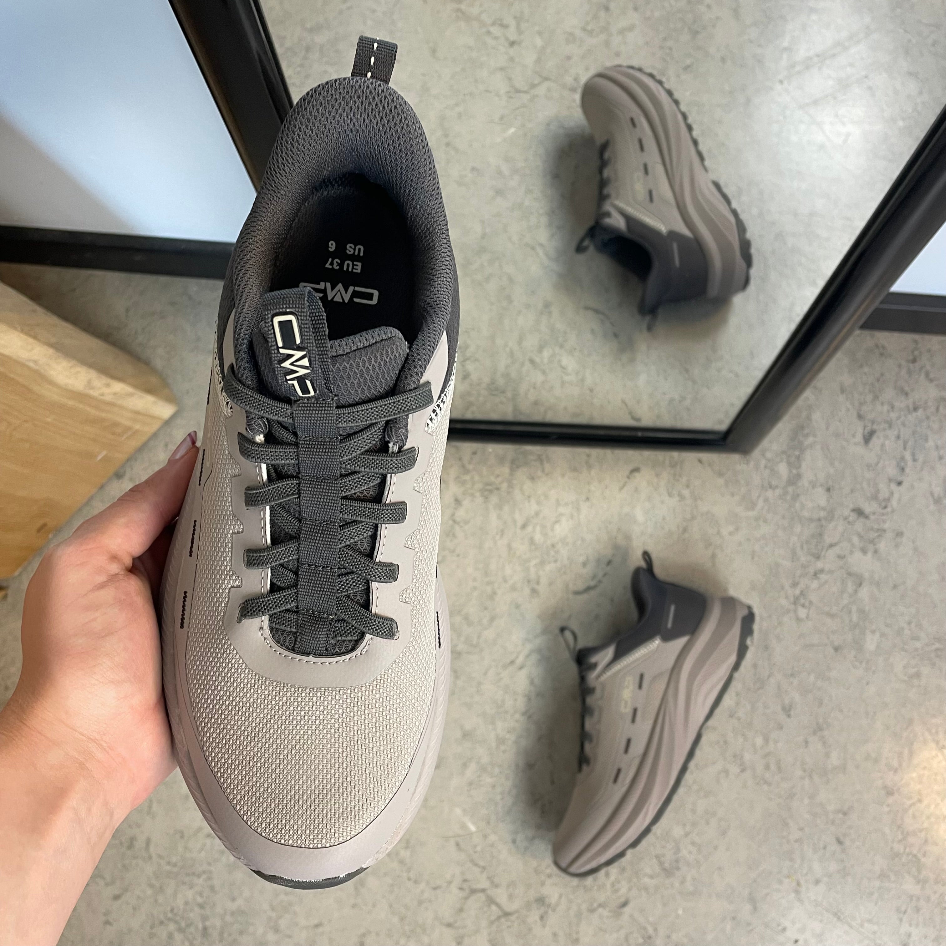 CMP Kymber Easy-Fit – lys grå sneaker med elastiske snørebånd