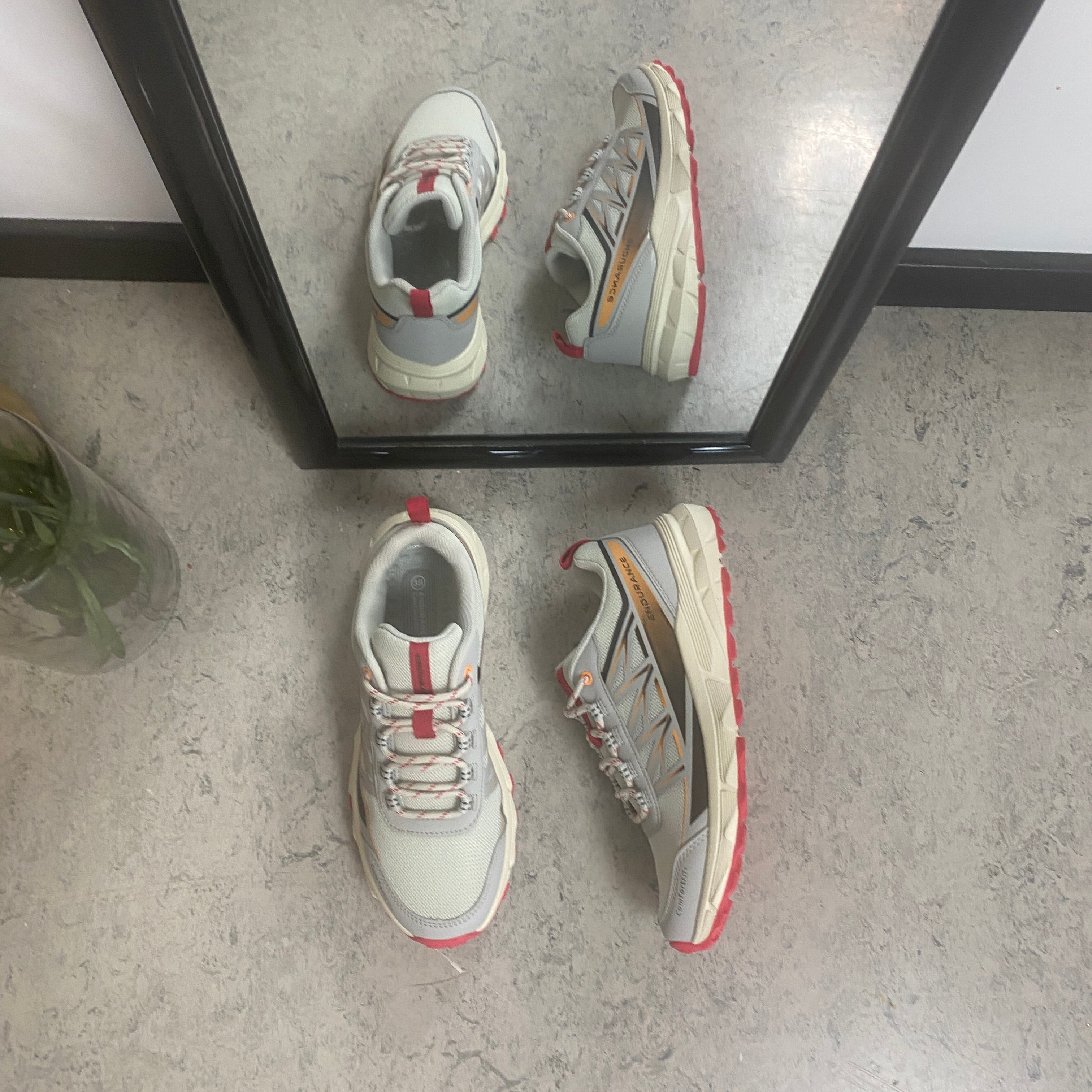 Endurance Fadell W Shoes – Lett og pustende sneaker i Glacier Grey med rosa detaljer