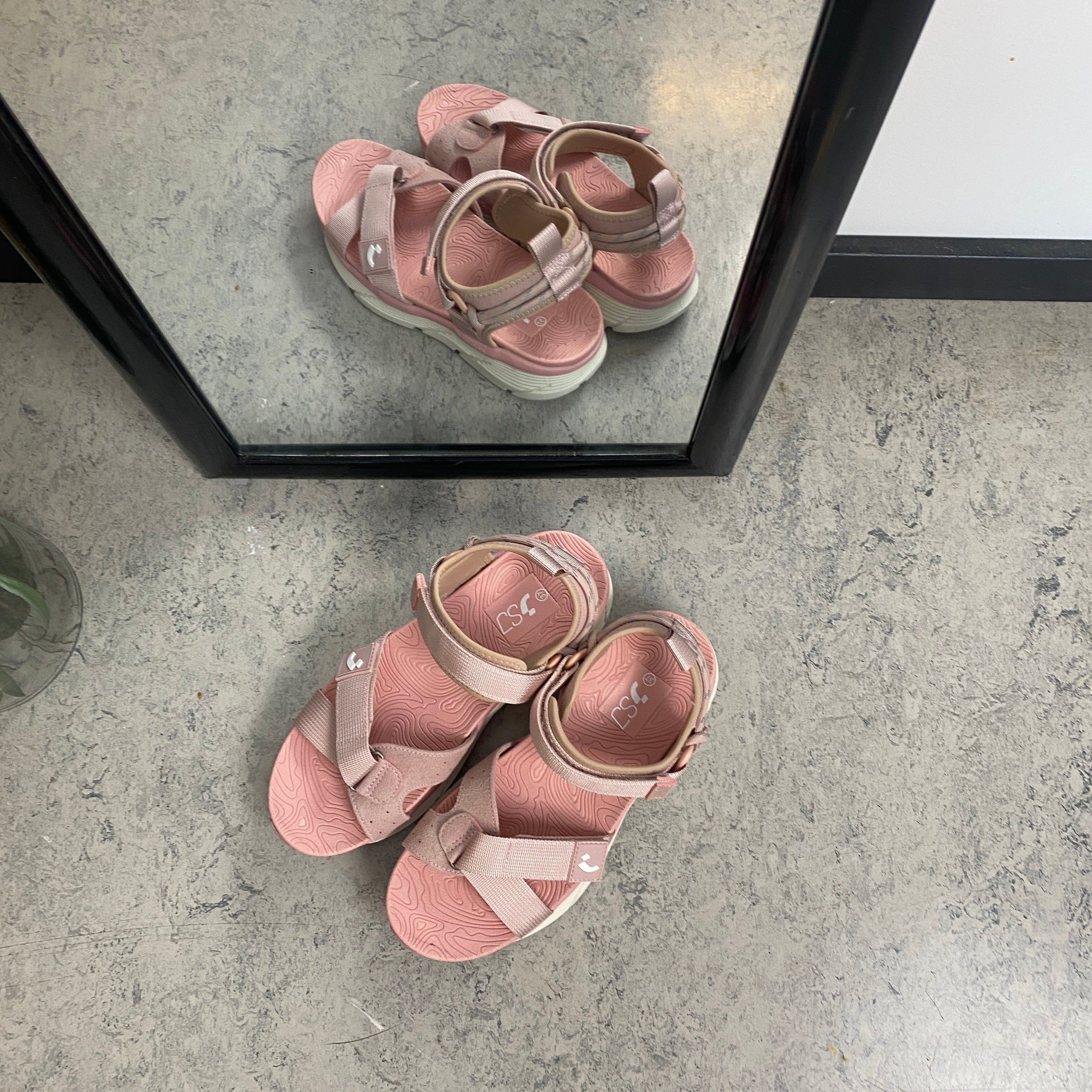 Rosa sandal – Sykepleiebutikk.no