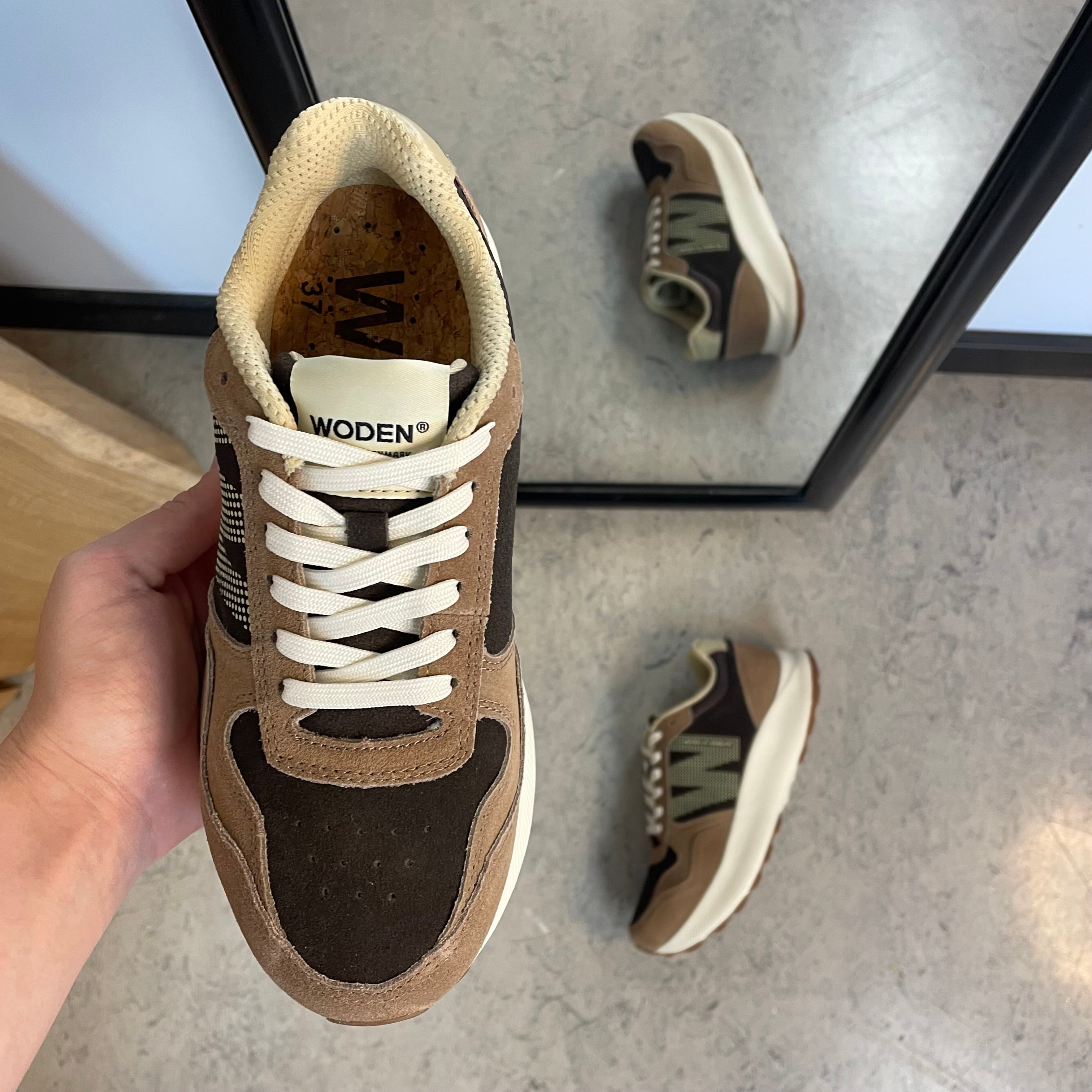 Mathilde Runner Leather – Woden-sneaker i brune nyanser med lett gangsåle