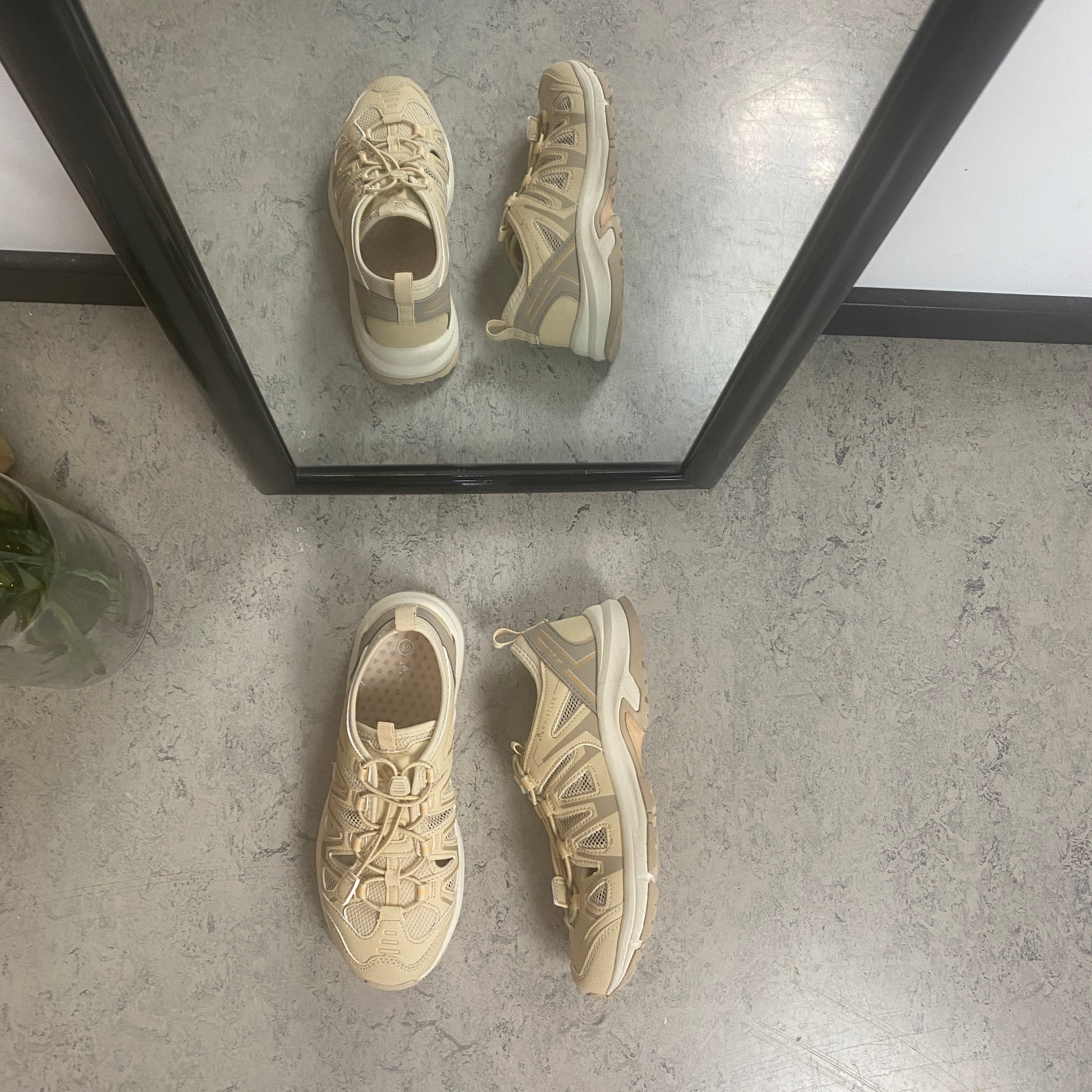 Whistler Puente W Shoe – ekstra pustende sneaker i beige med elastisk snøring