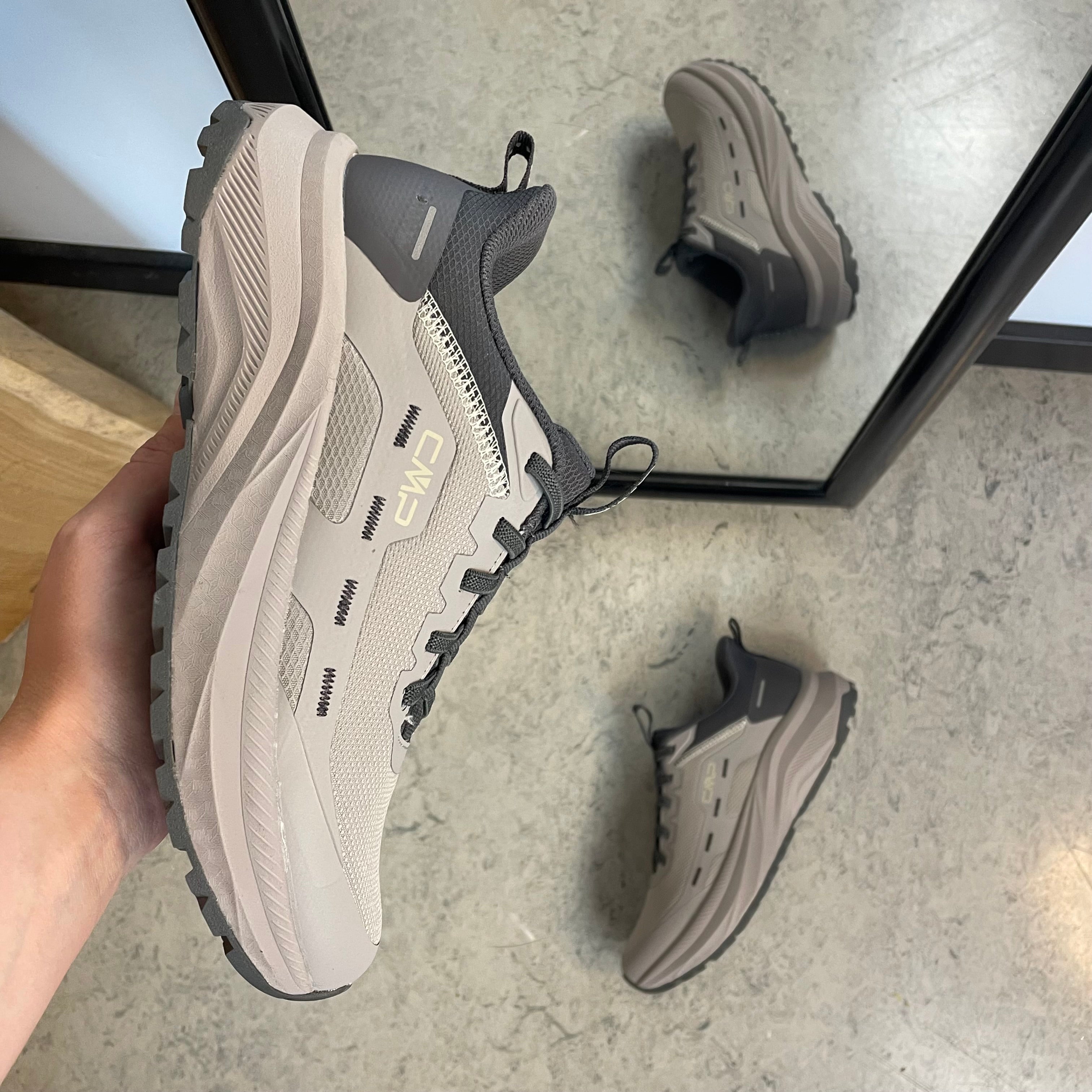 CMP Kymber Easy-Fit – lys grå sneaker med elastiske snørebånd