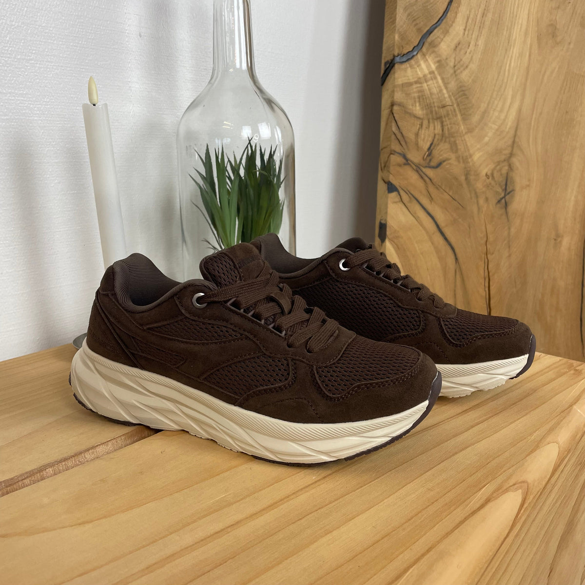 Endurance komfortsko til dame – brun sneaker med lett og støtdempende såle