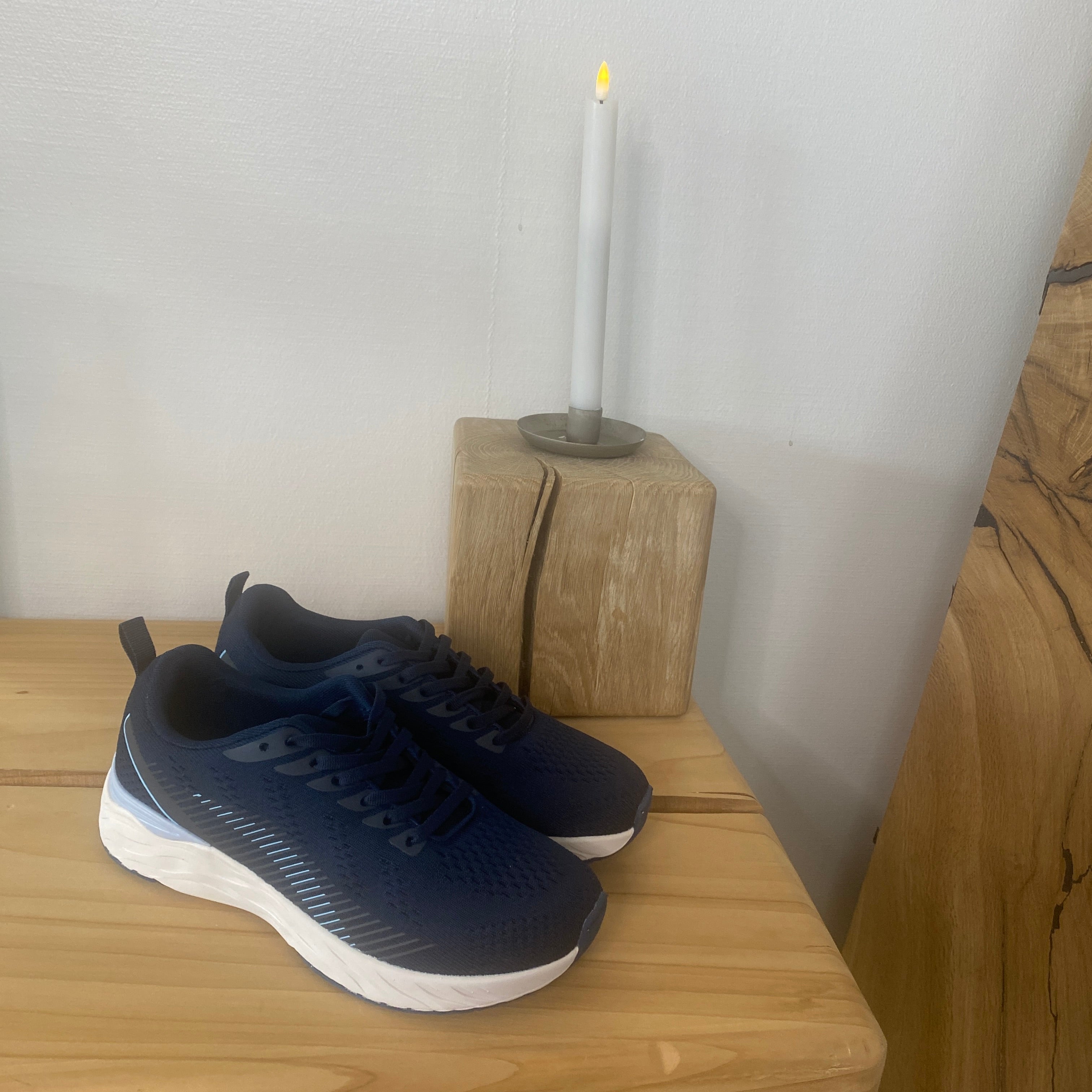 Linares W Wide Fit Shoe – mørkeblå lettvektsko med ekstra bredde