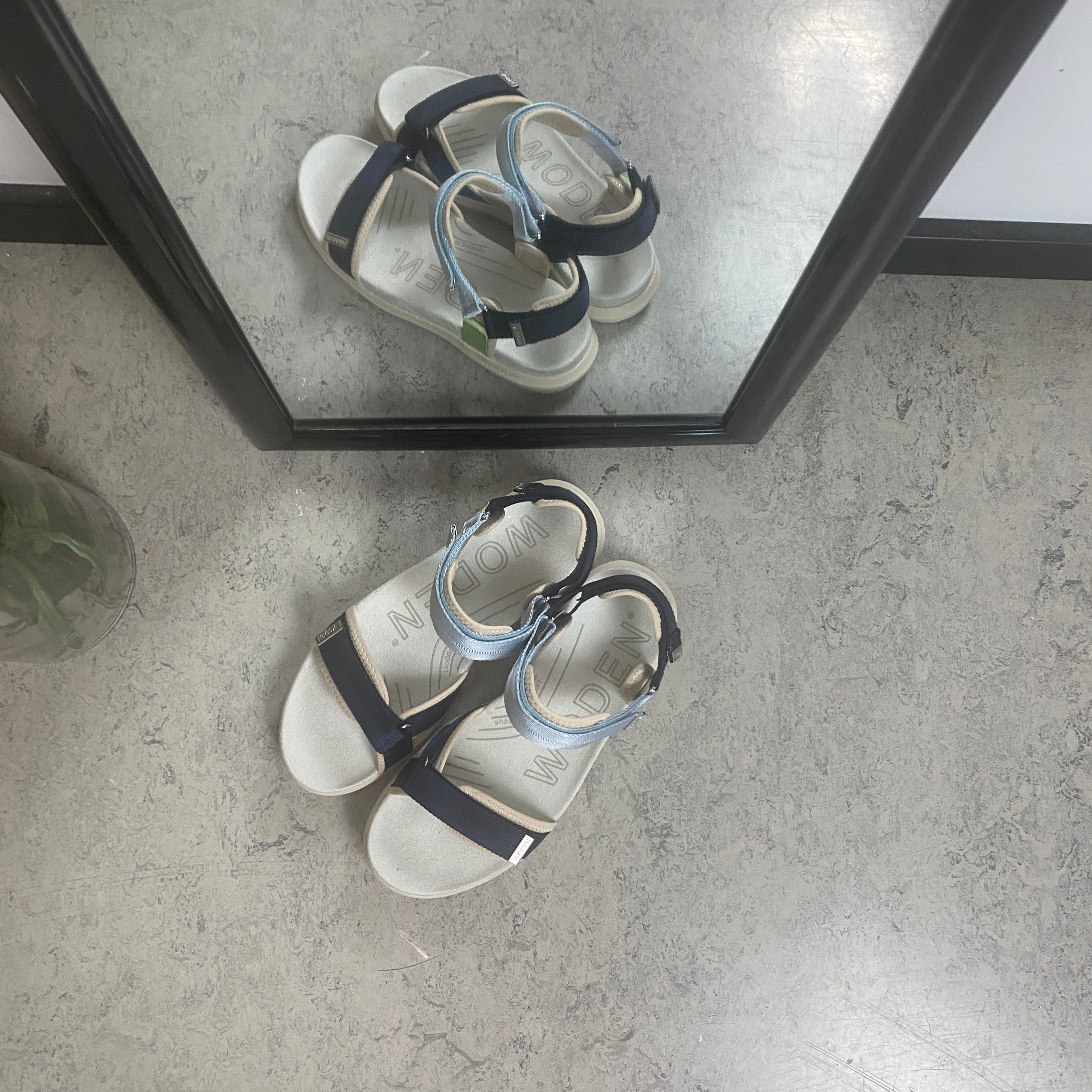 Woden sandal Moonstone Multi – Lett og støttende i blå, grønne og beige nyanser