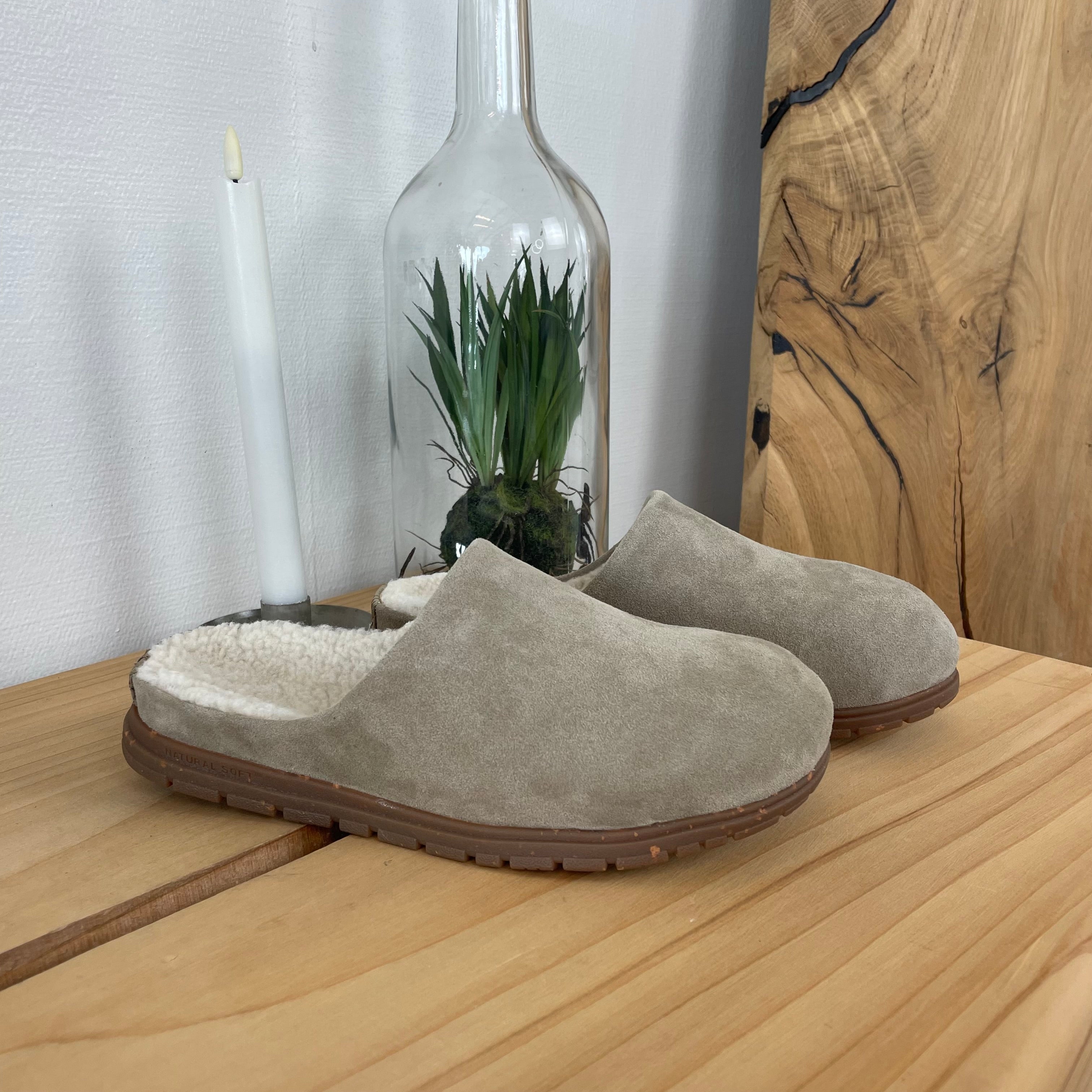 WODEN Silvi Warm - Varm beige hjemmesko med svangstøtte og myk komfort
