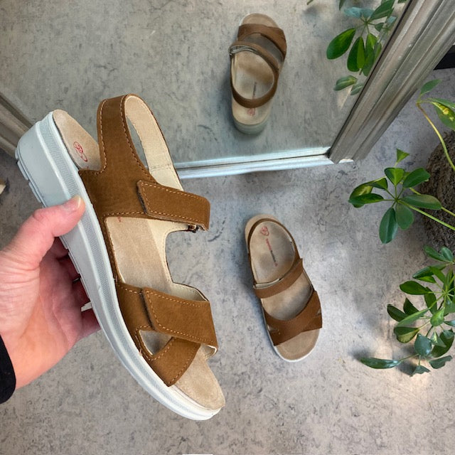 Støtdempende brun sandal med uttakbar såle