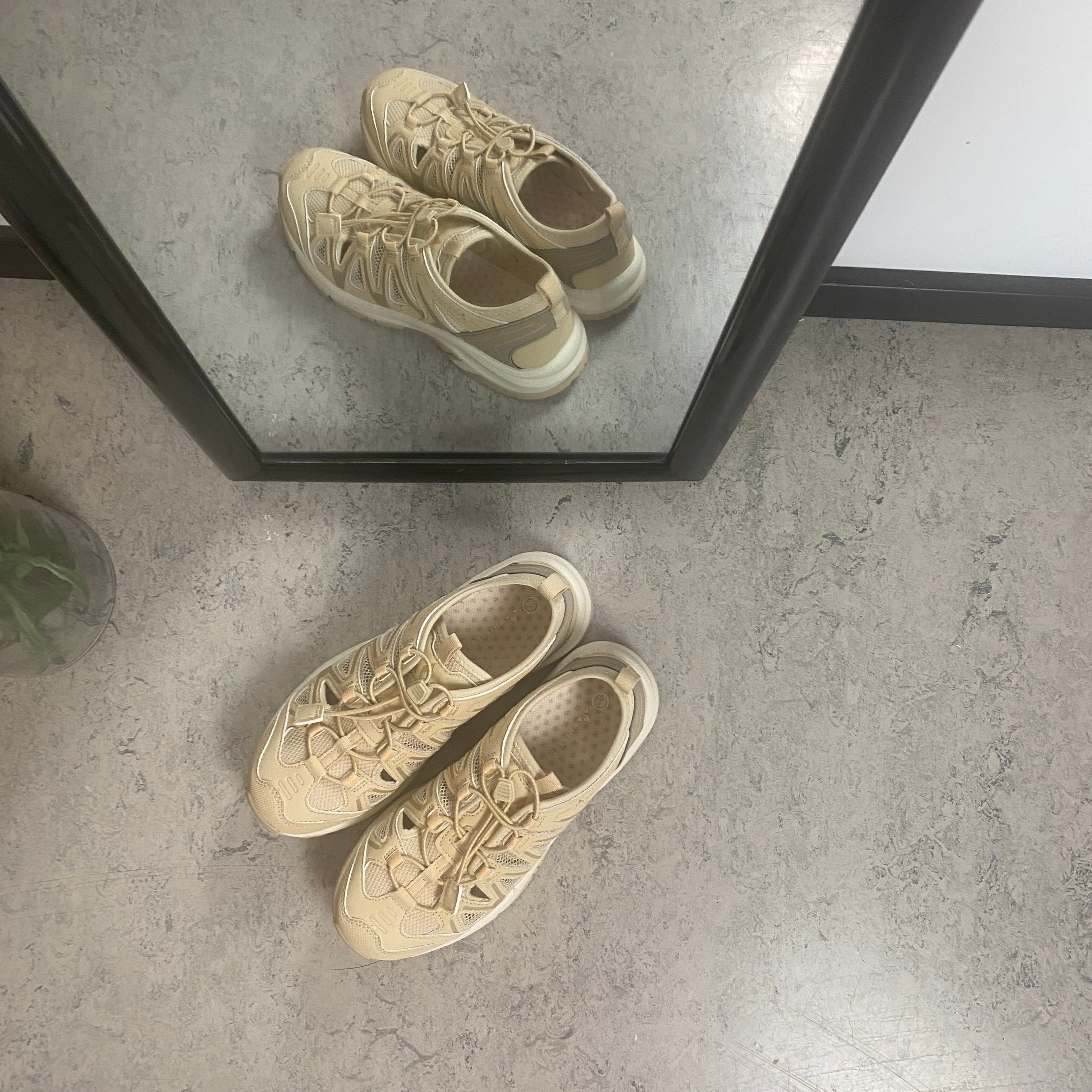 Whistler Puente W Shoe – Ekstra pustende sneaker i beige med elastisk snøring