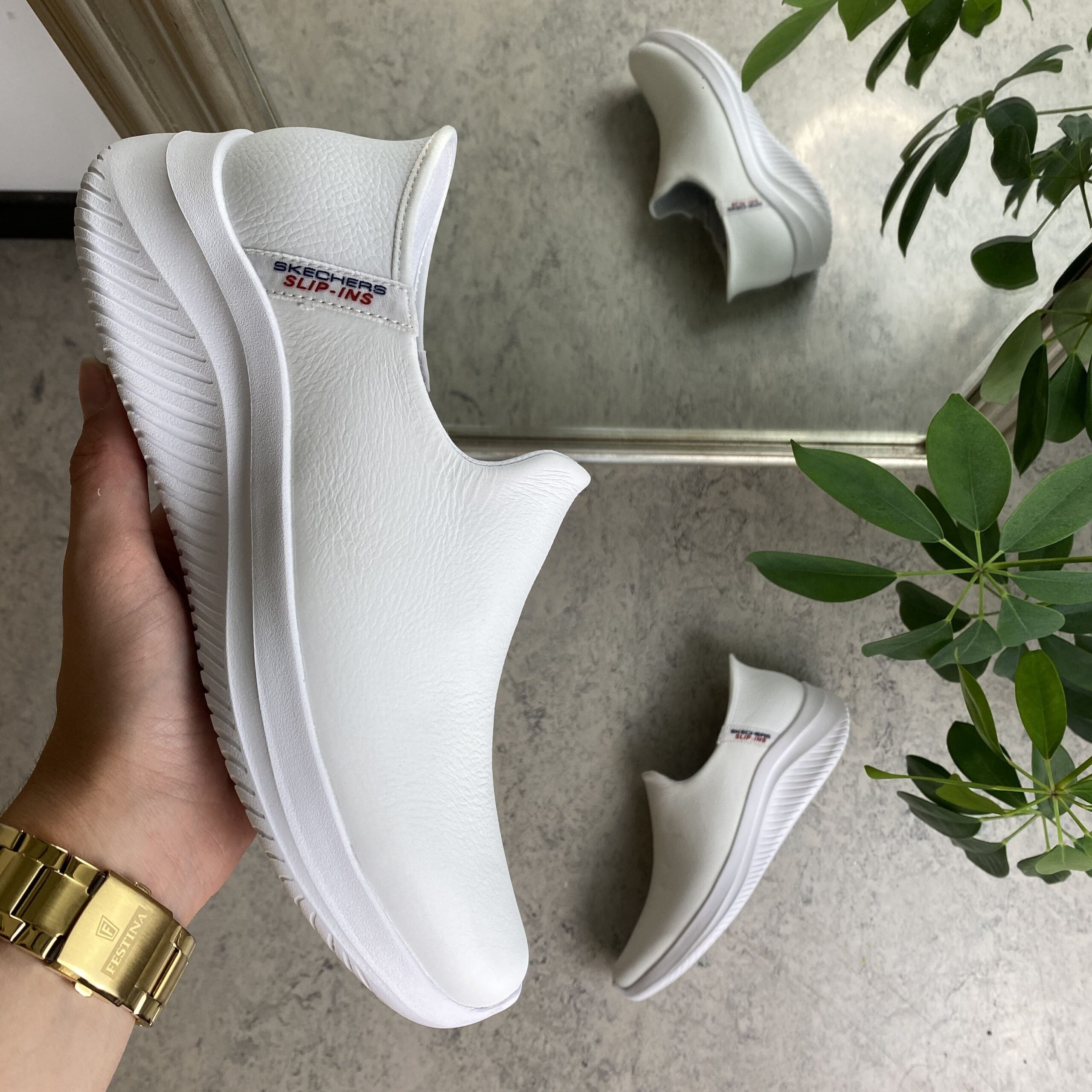 Hvit skinn slip-in sko fra Skechers