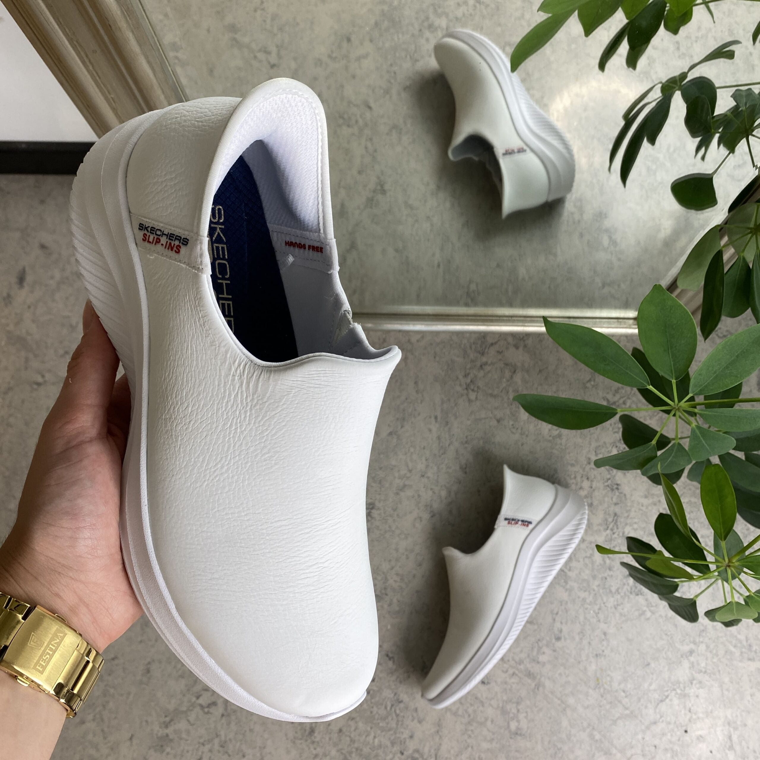 Hvit skinn slip-in sko fra Skechers