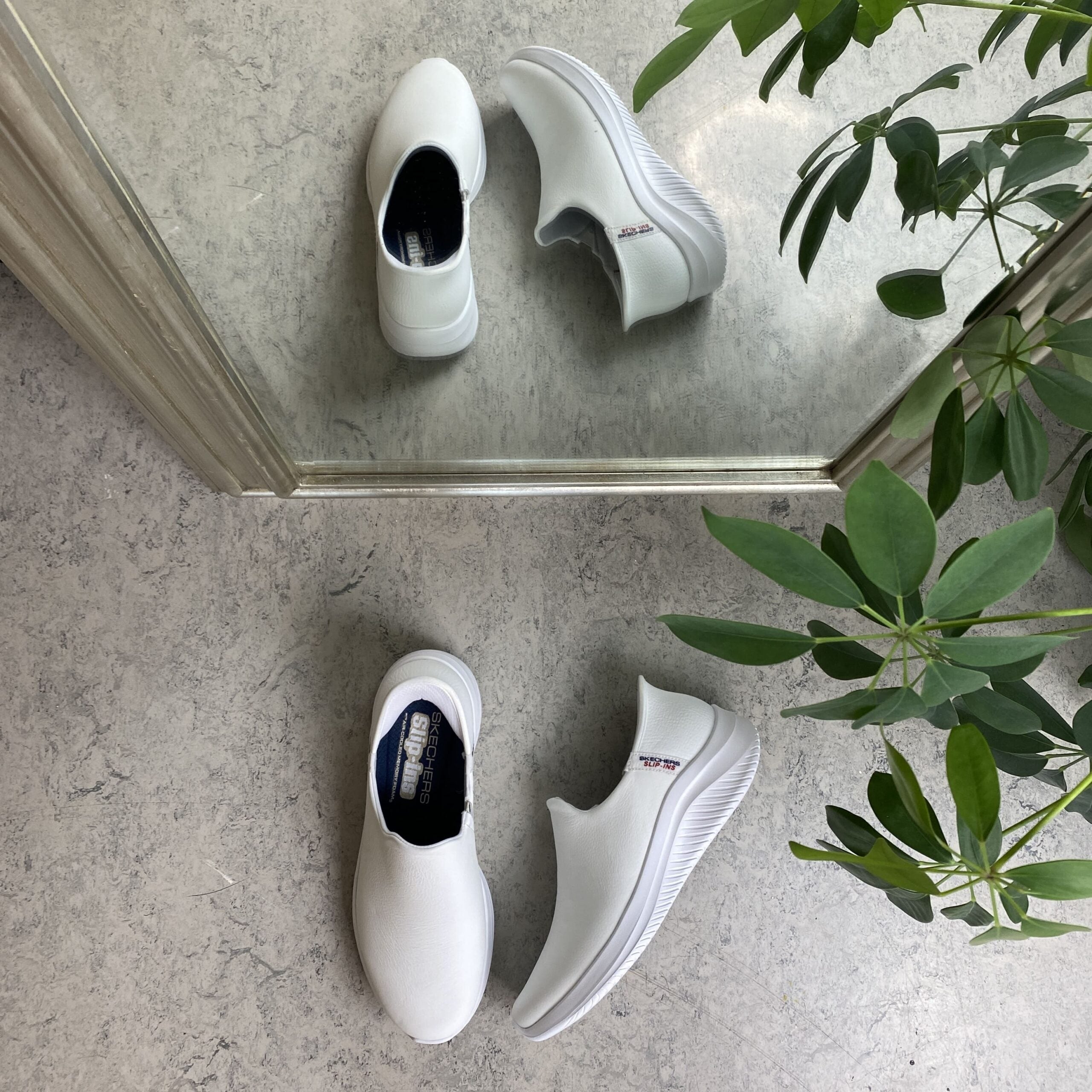 Hvit skinn slip-in sko fra Skechers