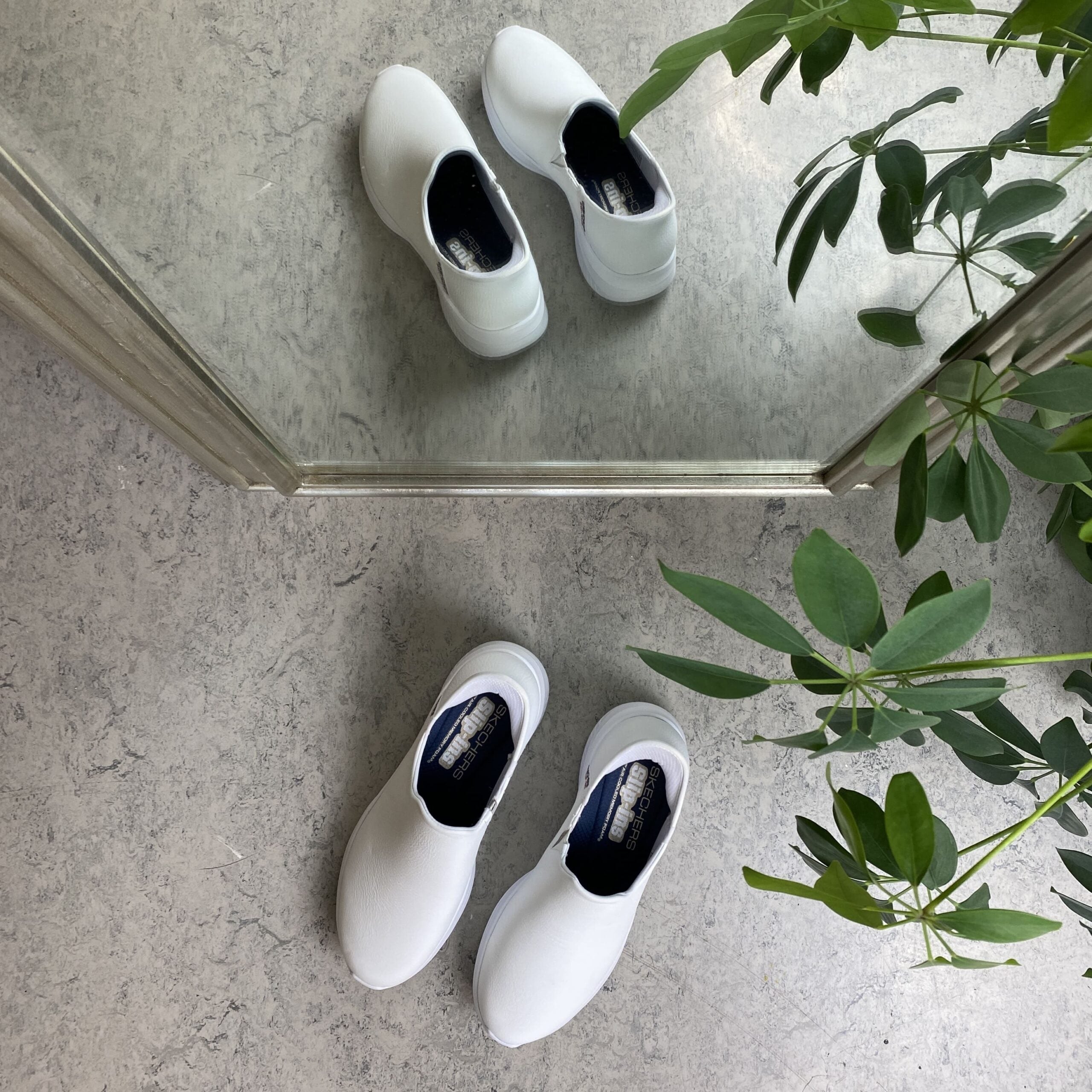 Hvit skinn slip-in sko fra Skechers