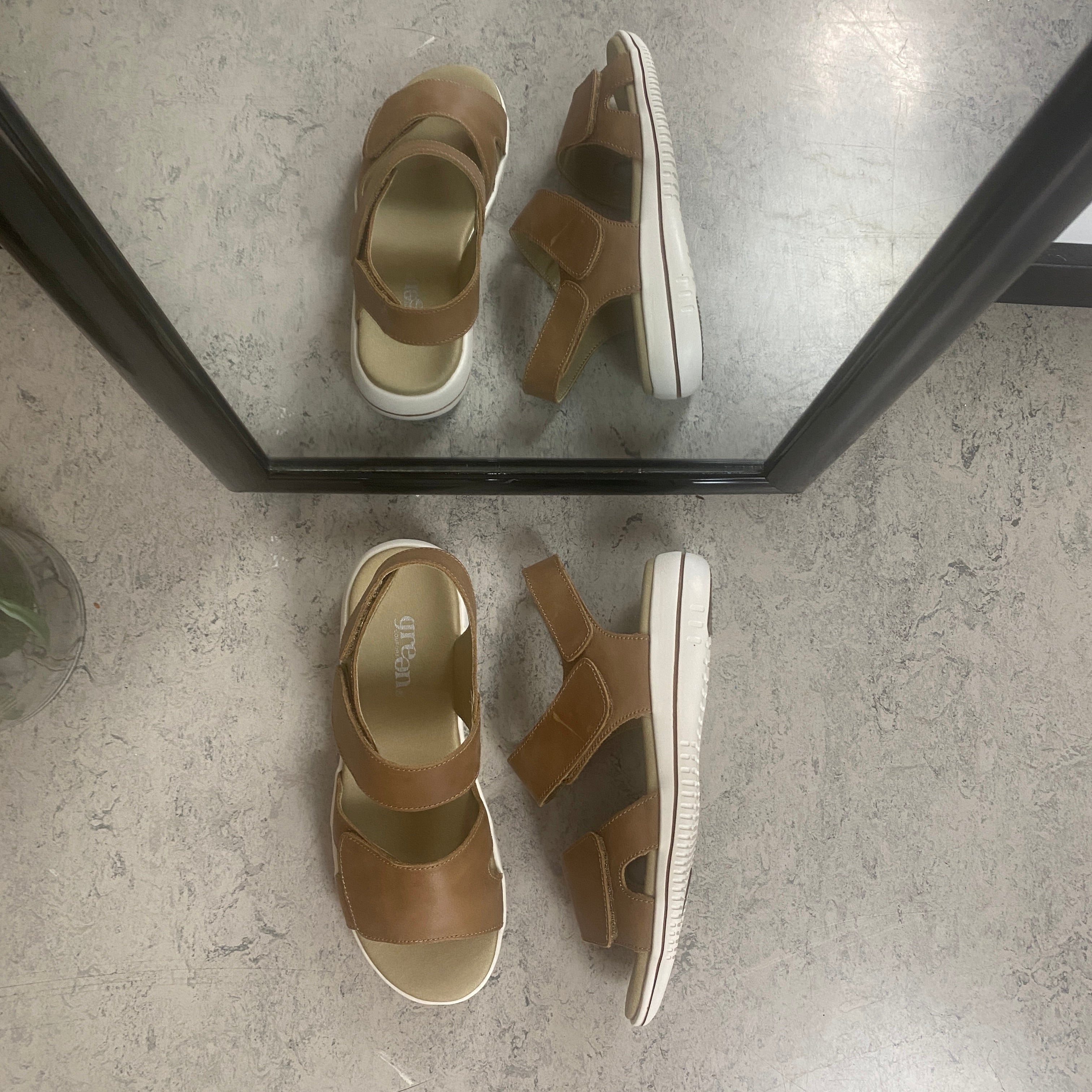 Green Comfort Leaf sandal – lys brun skinnsandal med svangstøtte og borrelås