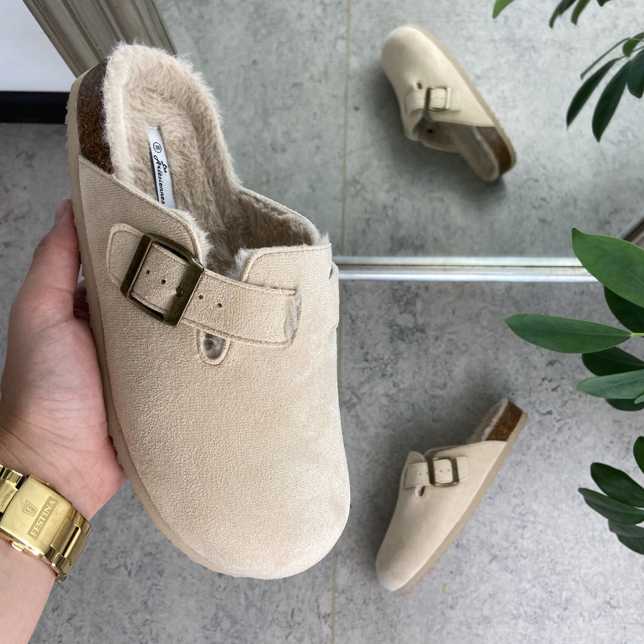 Lyse slip-on hjemmesko
