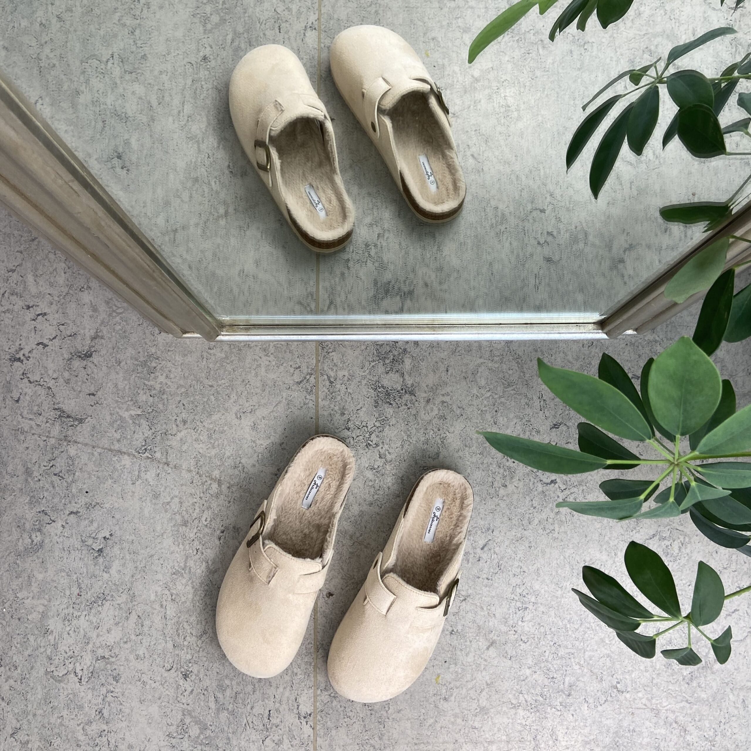 Lyse slip-on hjemmesko
